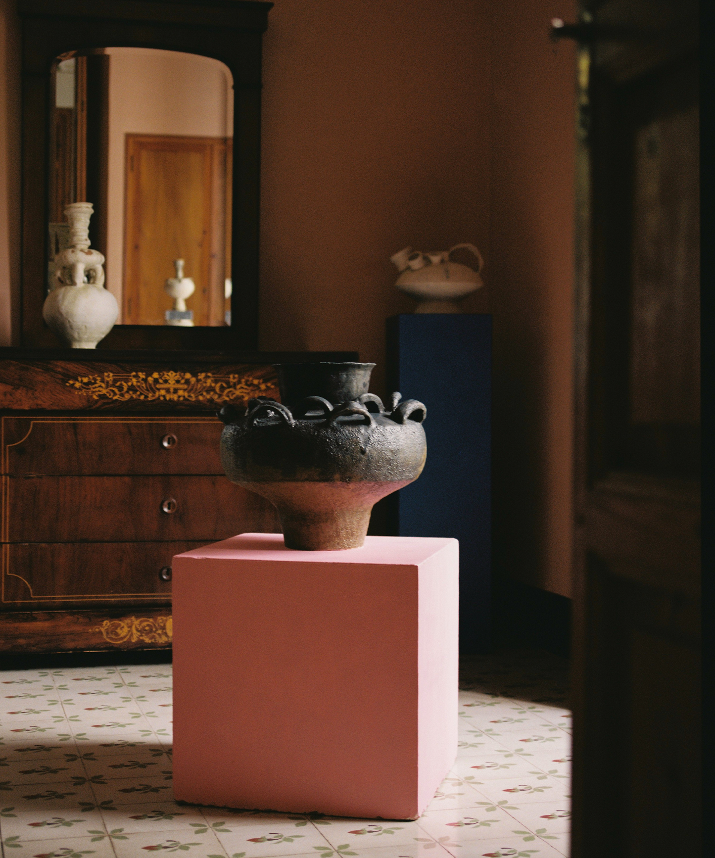 FIG 8 VASE