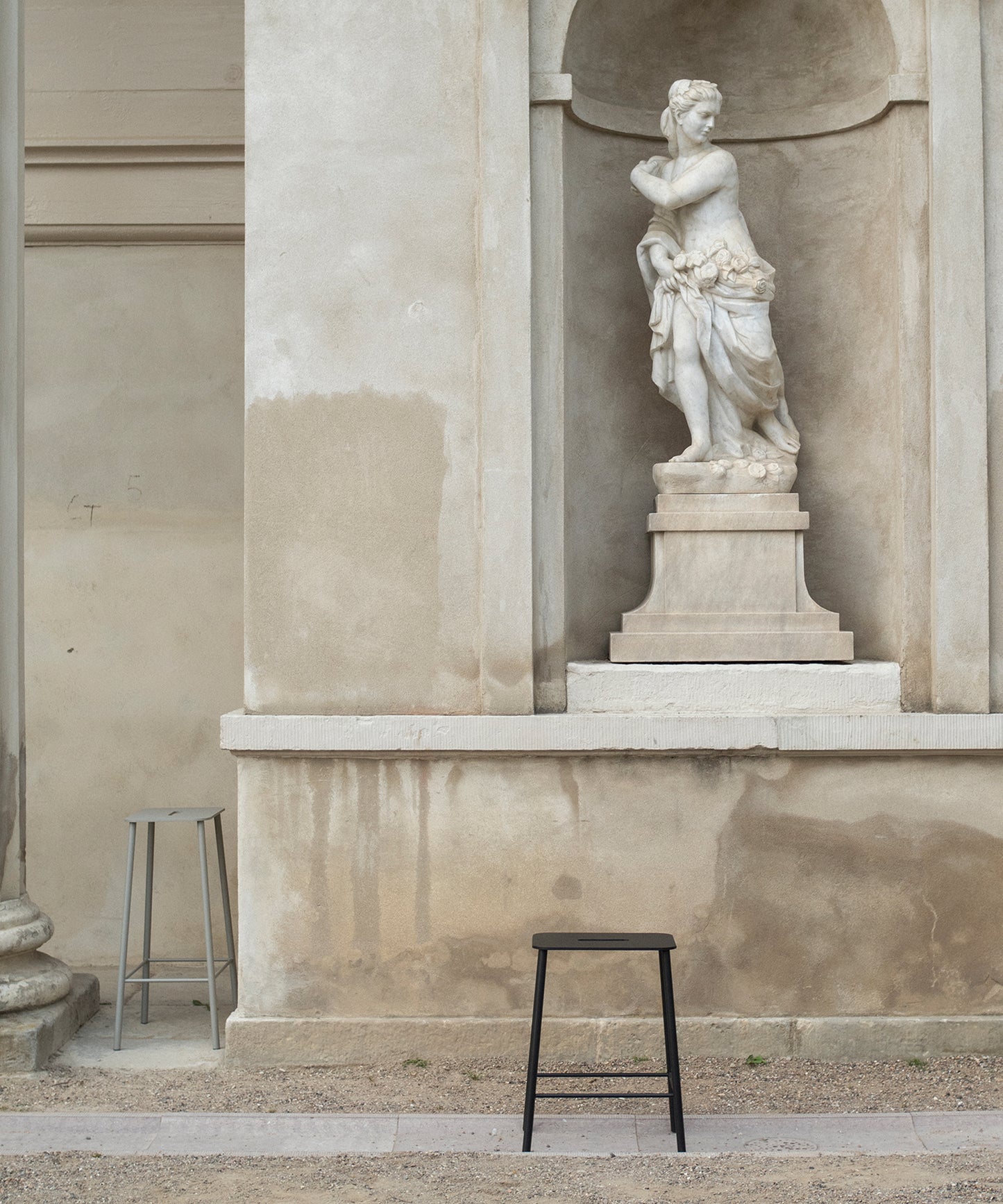 Adam Stool Mono