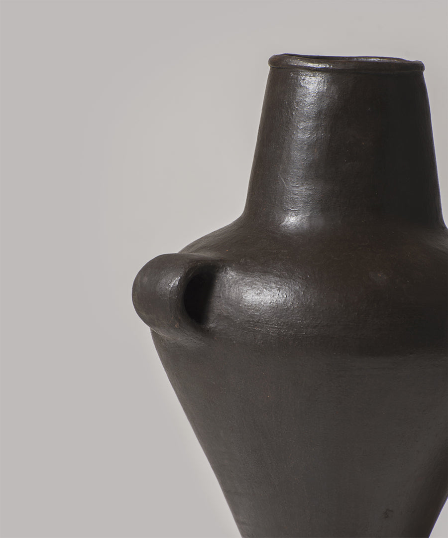 Anfora Vase