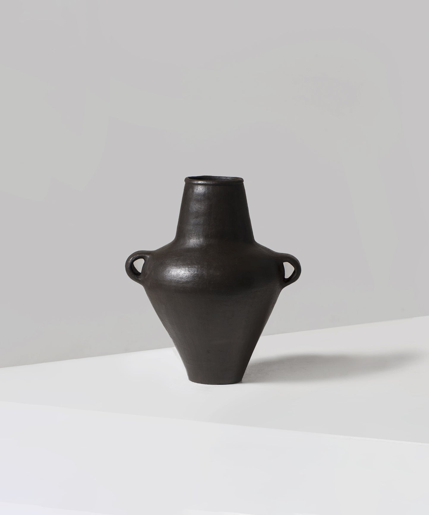 Anfora Vase