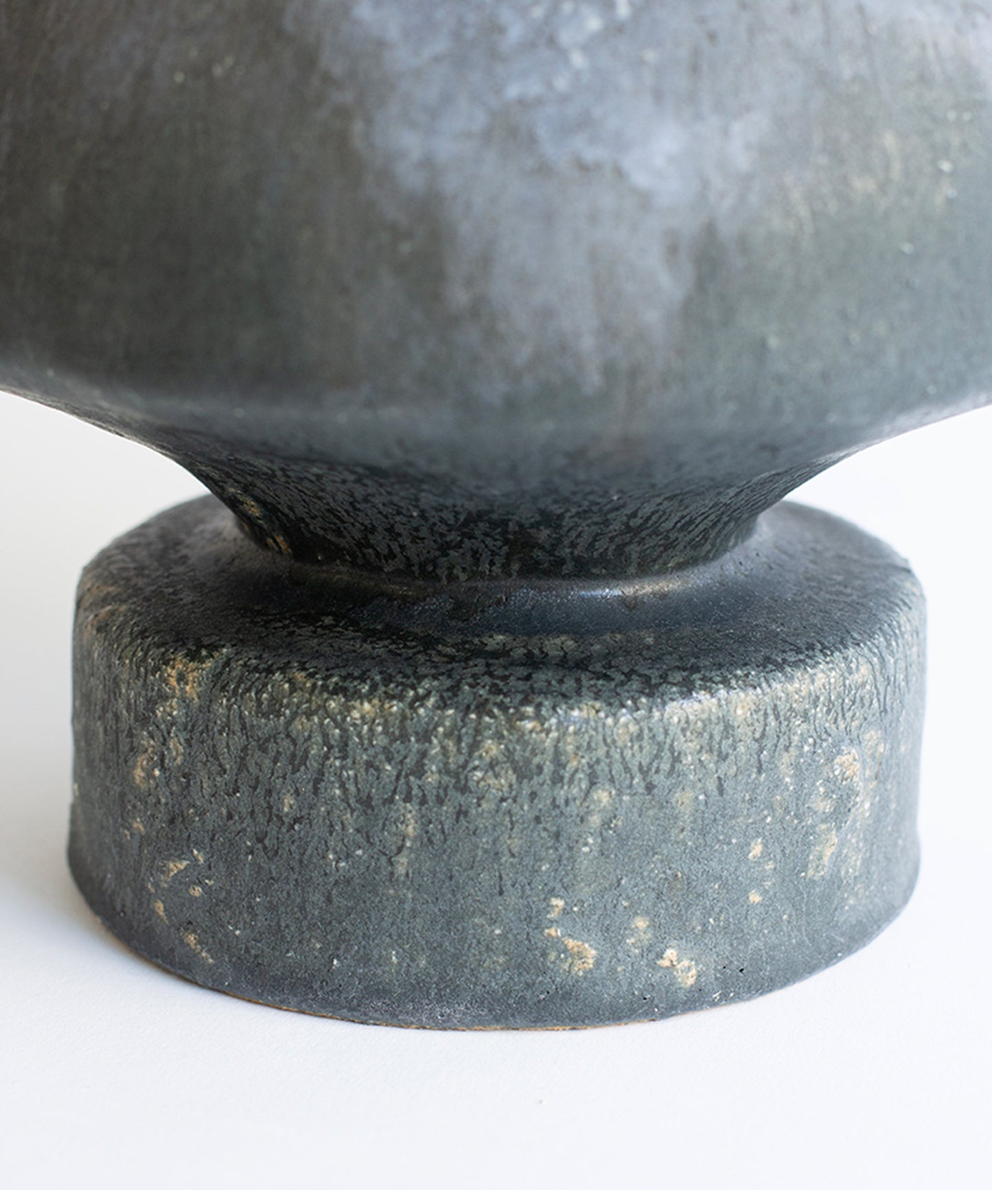 arq-014-stoneware-vase-01