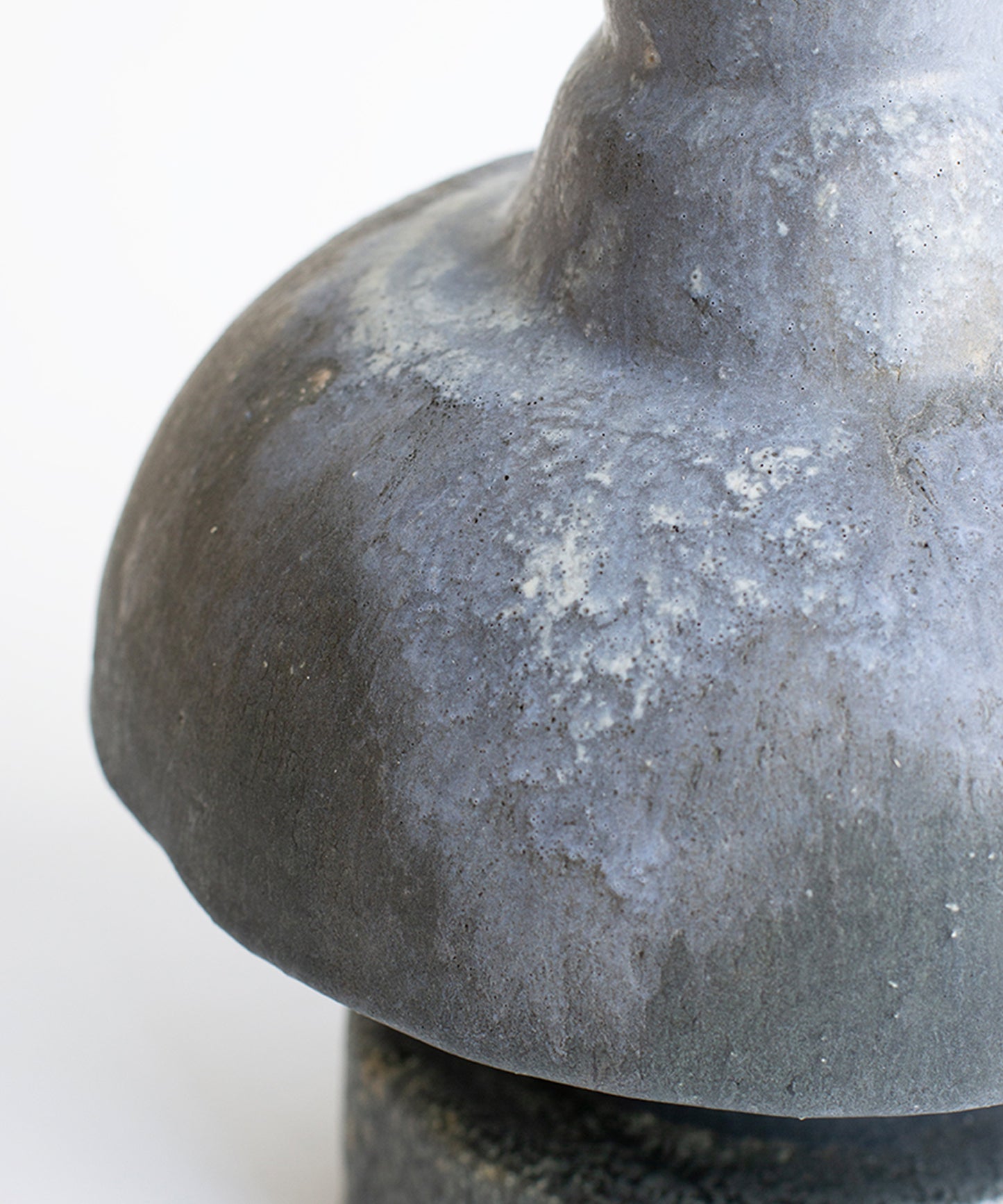 arq-014-stoneware-vase-02