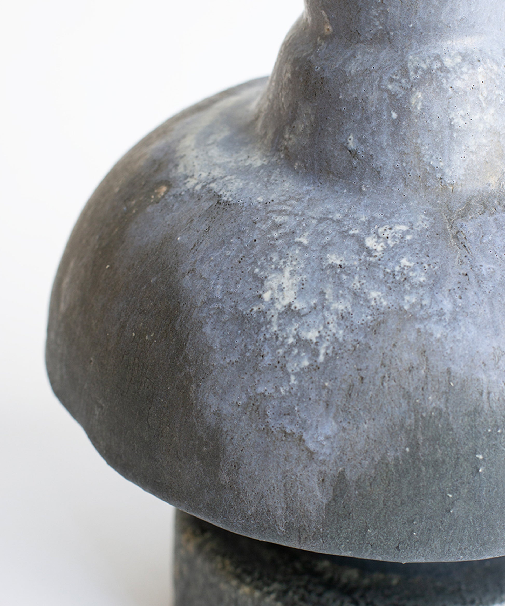 arq-014-stoneware-vase-02