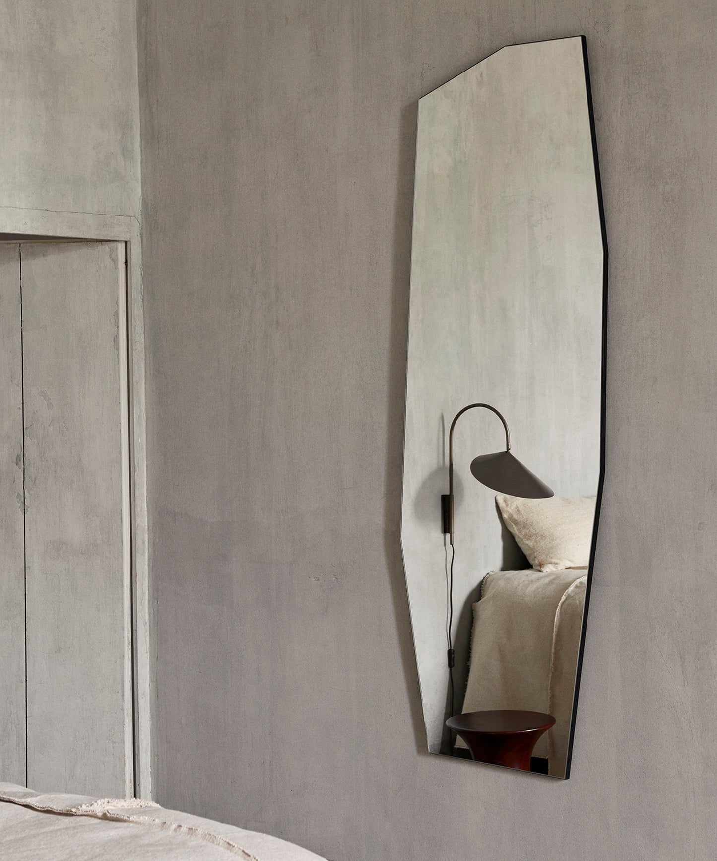 Arum Swivel Wall Lamp