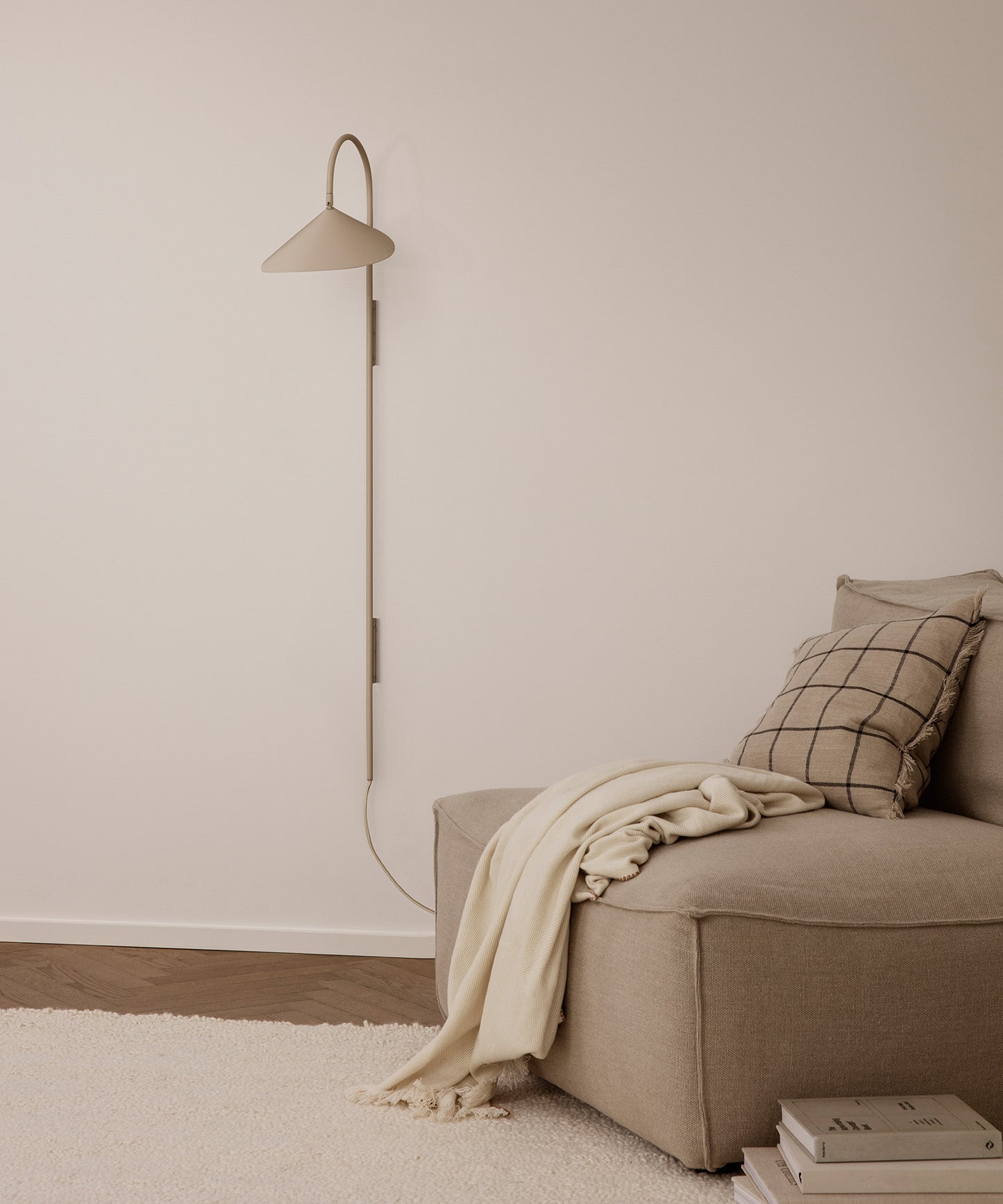 arum-swivel-wall-lamp-tall-02
