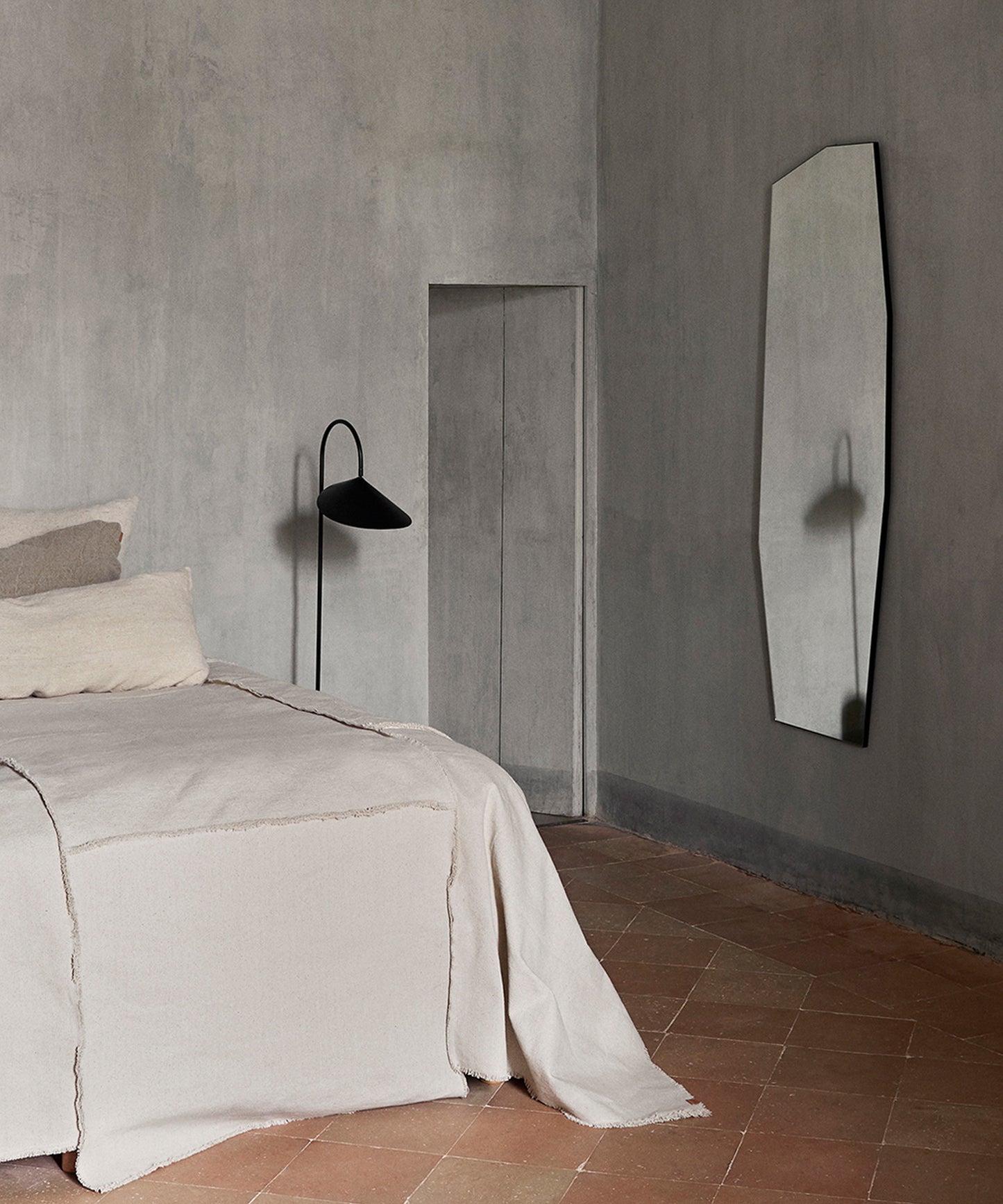 Arum Swivel Wall Lamp Tall