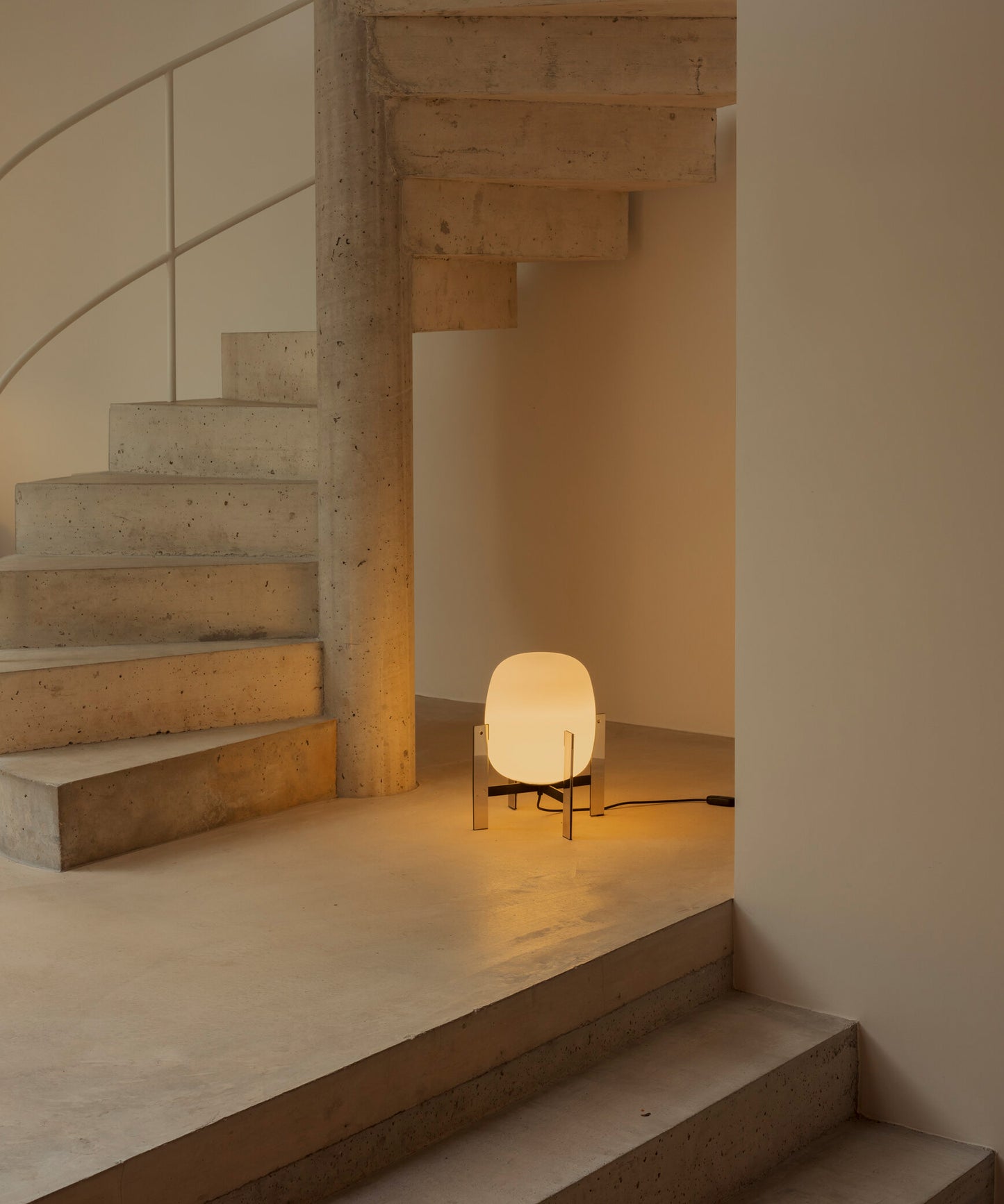 Cesta Metalica Table Lamp