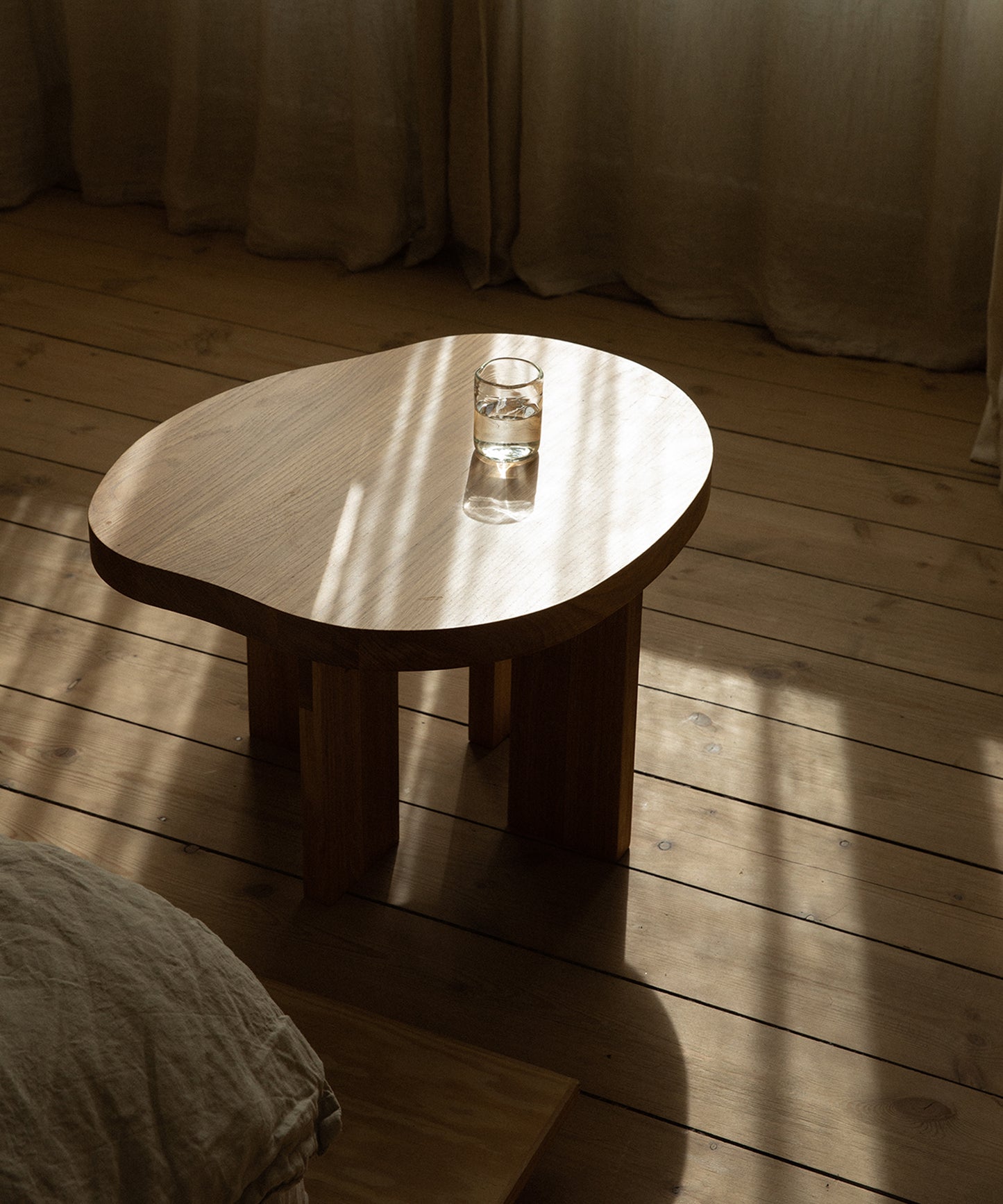 farmhouse-pond-side-table-11