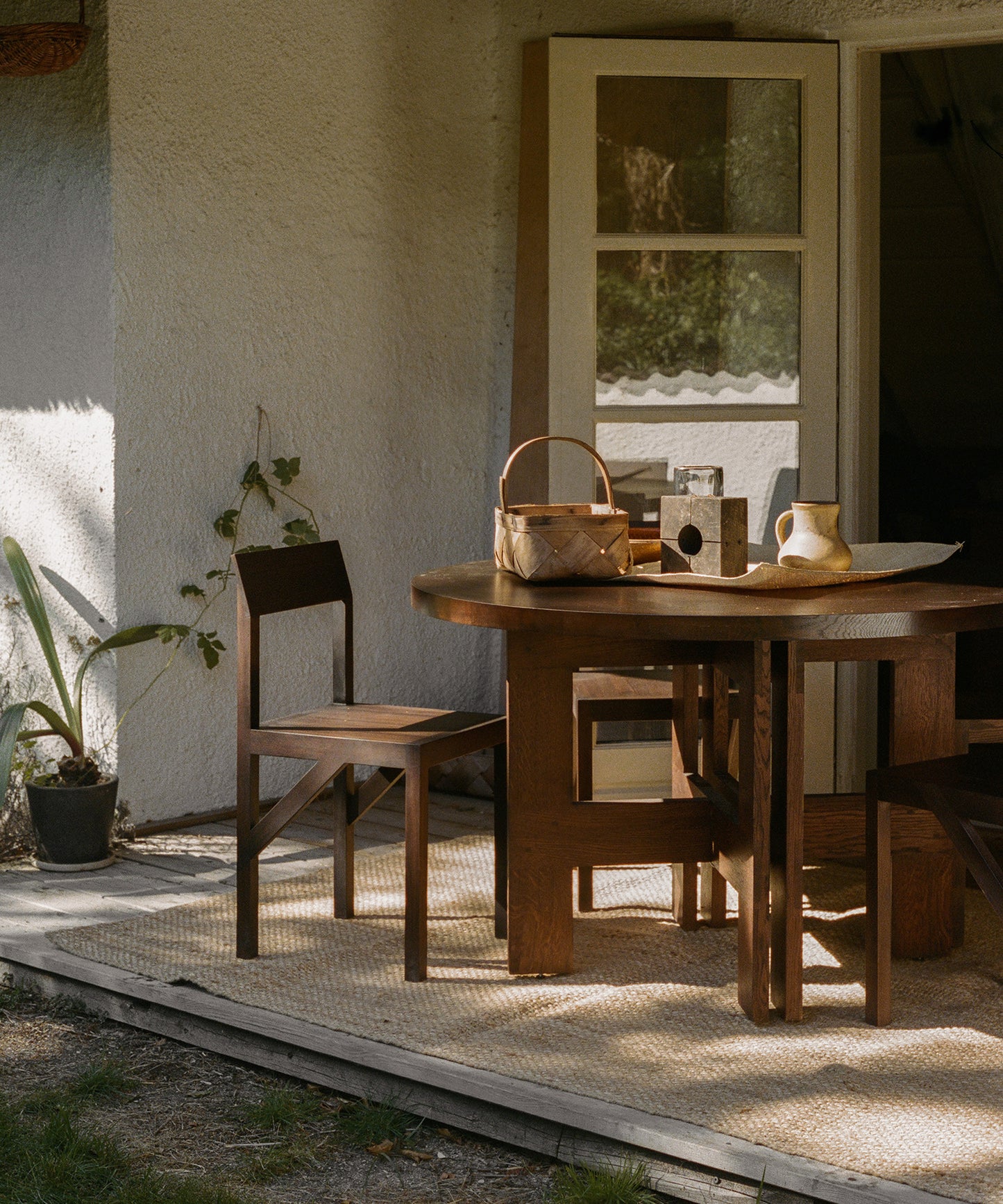 Farmhouse Round Trestle Table