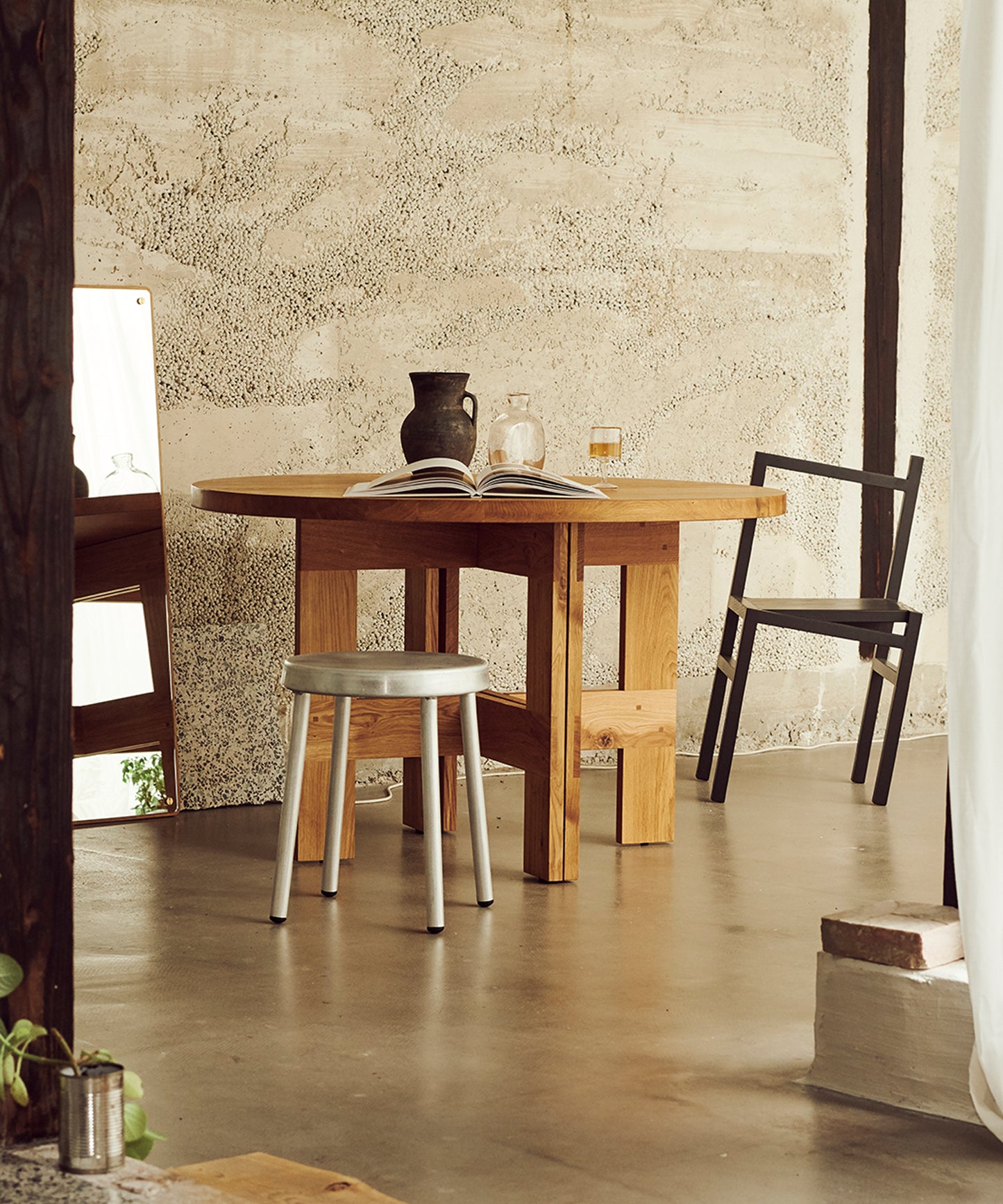 Farmhouse Round Trestle Table