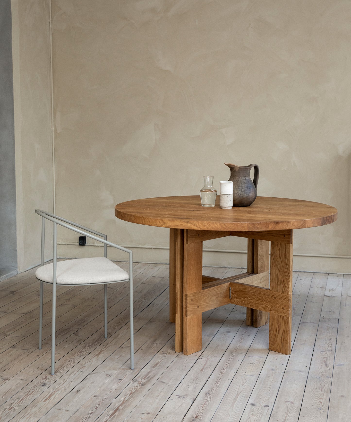 Farmhouse Round Trestle Table