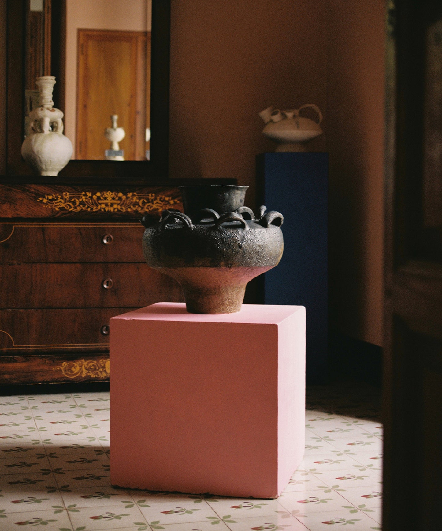 FIG 20 VASE