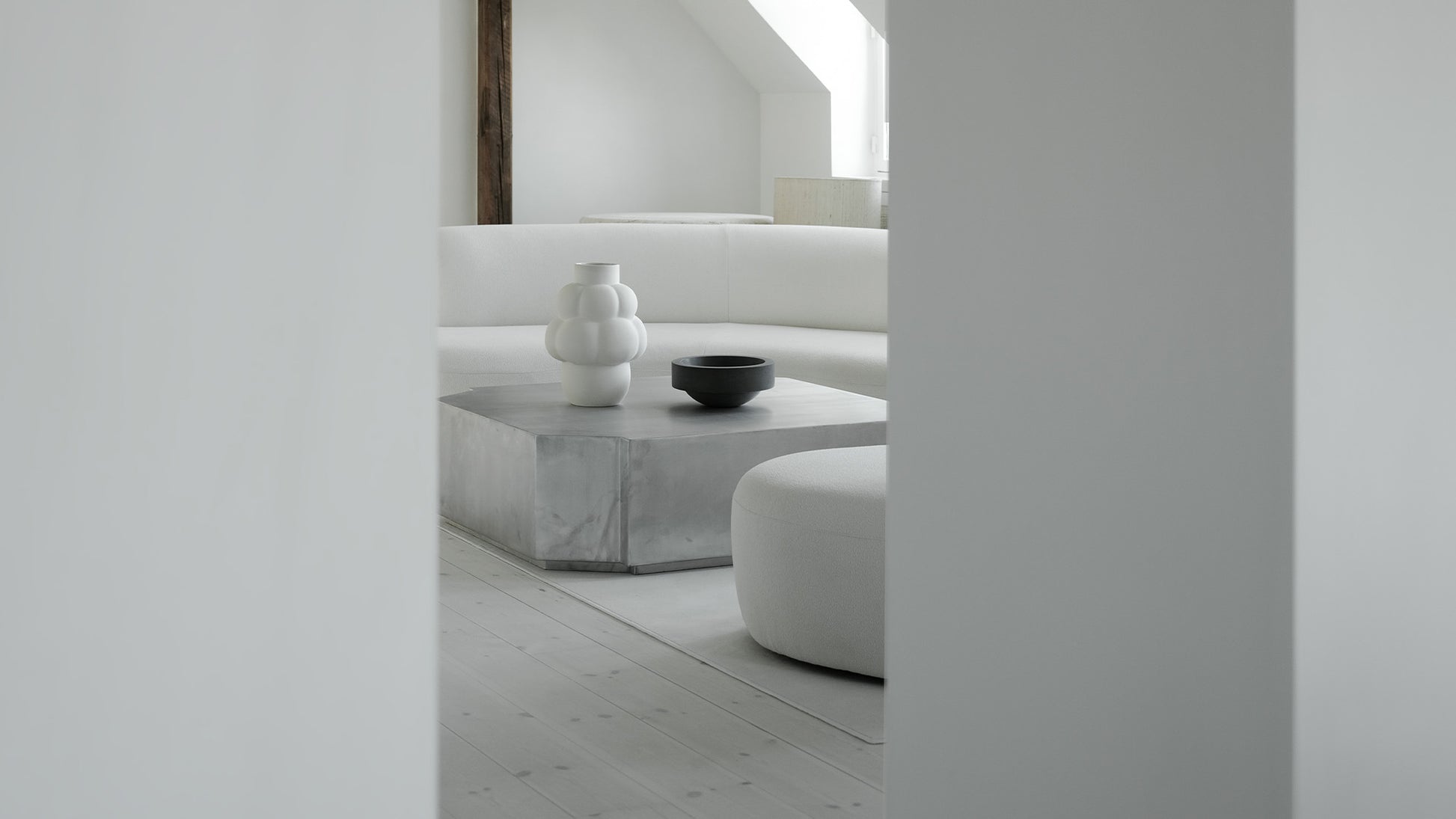 funki-lounge-table-square-01_a5cf3eeb-1d29-43f1-9d0b-04a2d9ab5ae4