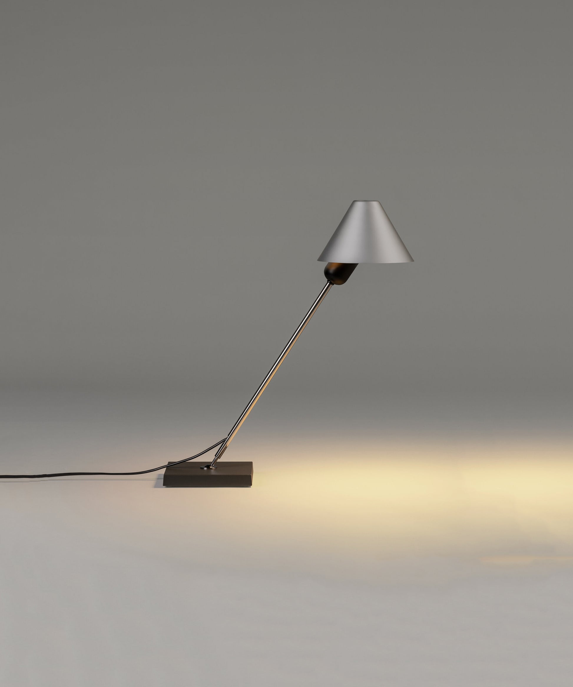 gira-table-lamp-GIRTA03UL-06