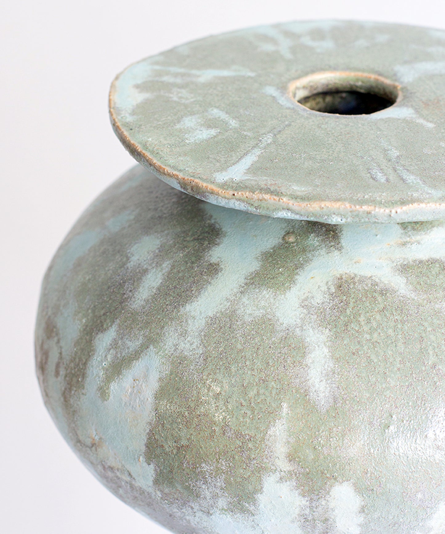 isolated-n-33-vase-02