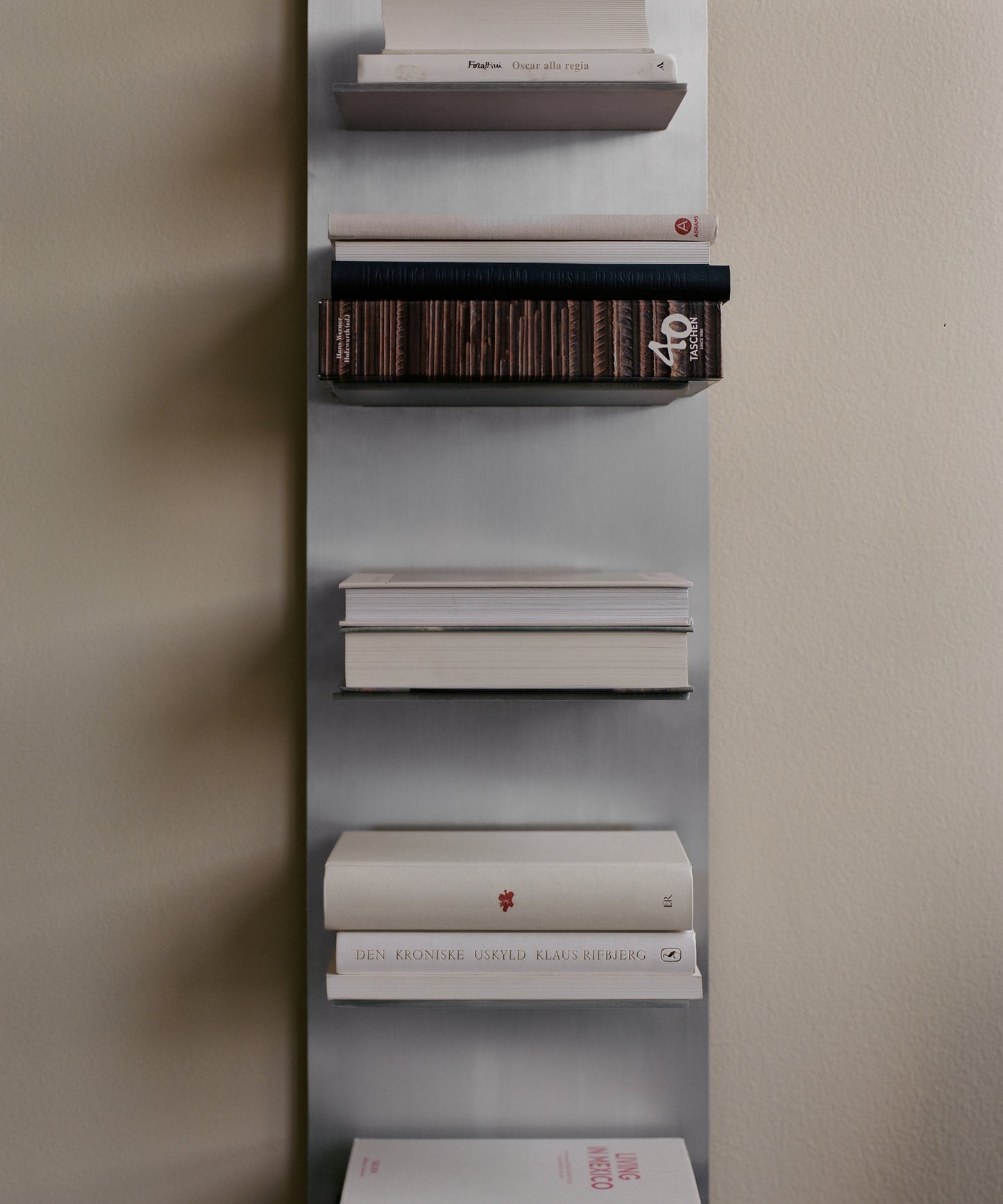 Lager Wall Shelf Tall