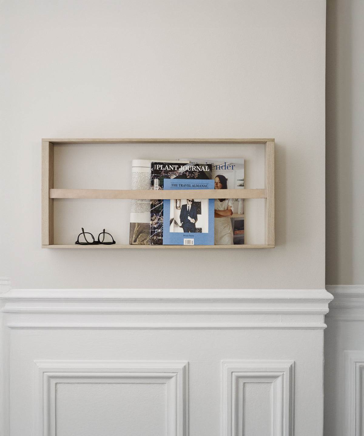 Norr Magazine Holder