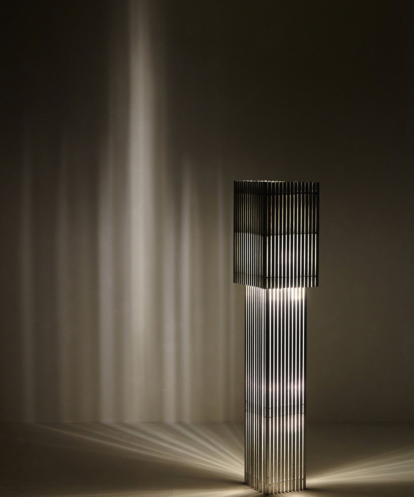 Parállilo Floor Lamp