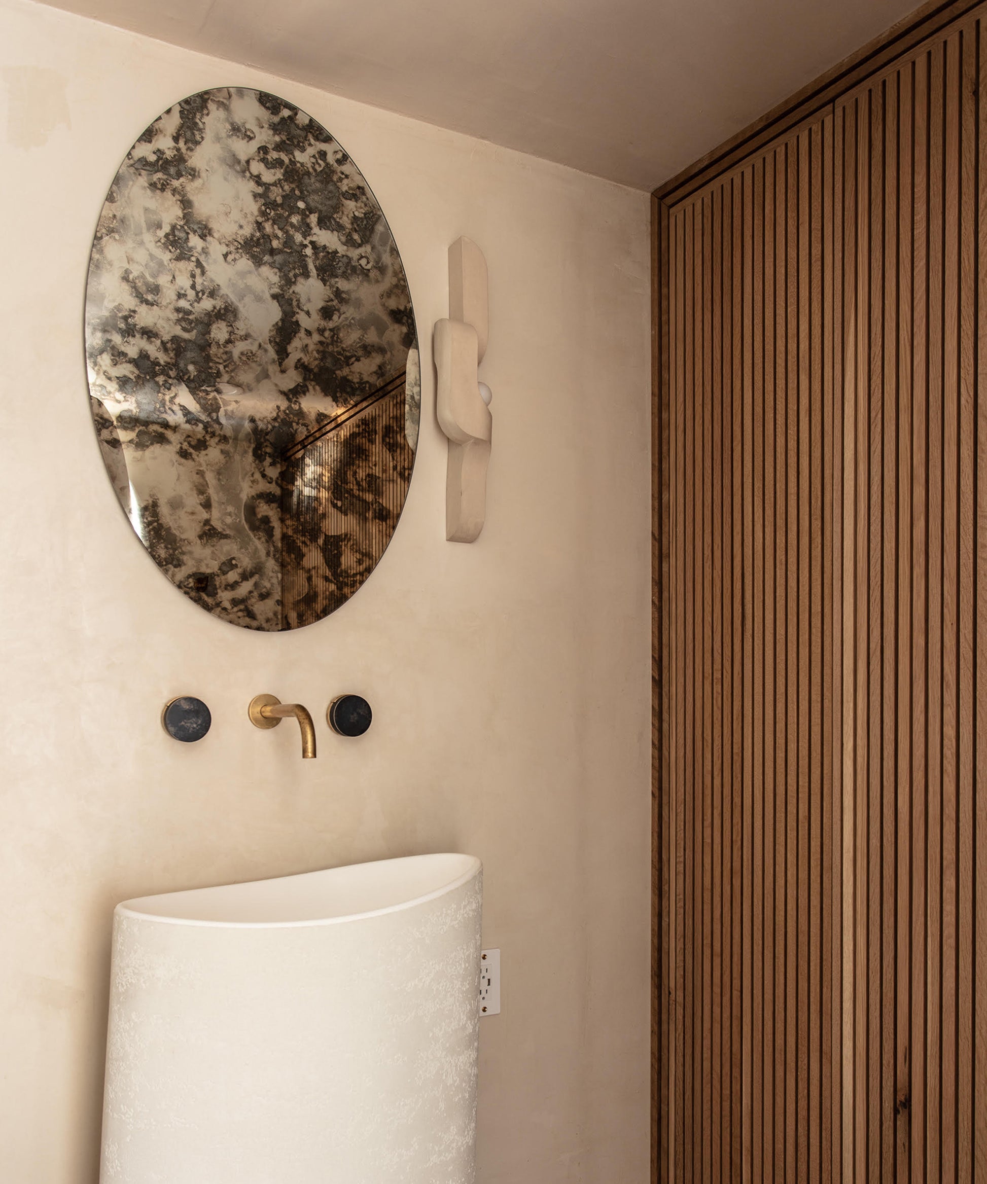 serpentine-wall-sconce-04_fe5c73a6-ab60-4b7e-b6f9-ecb1439c3aef