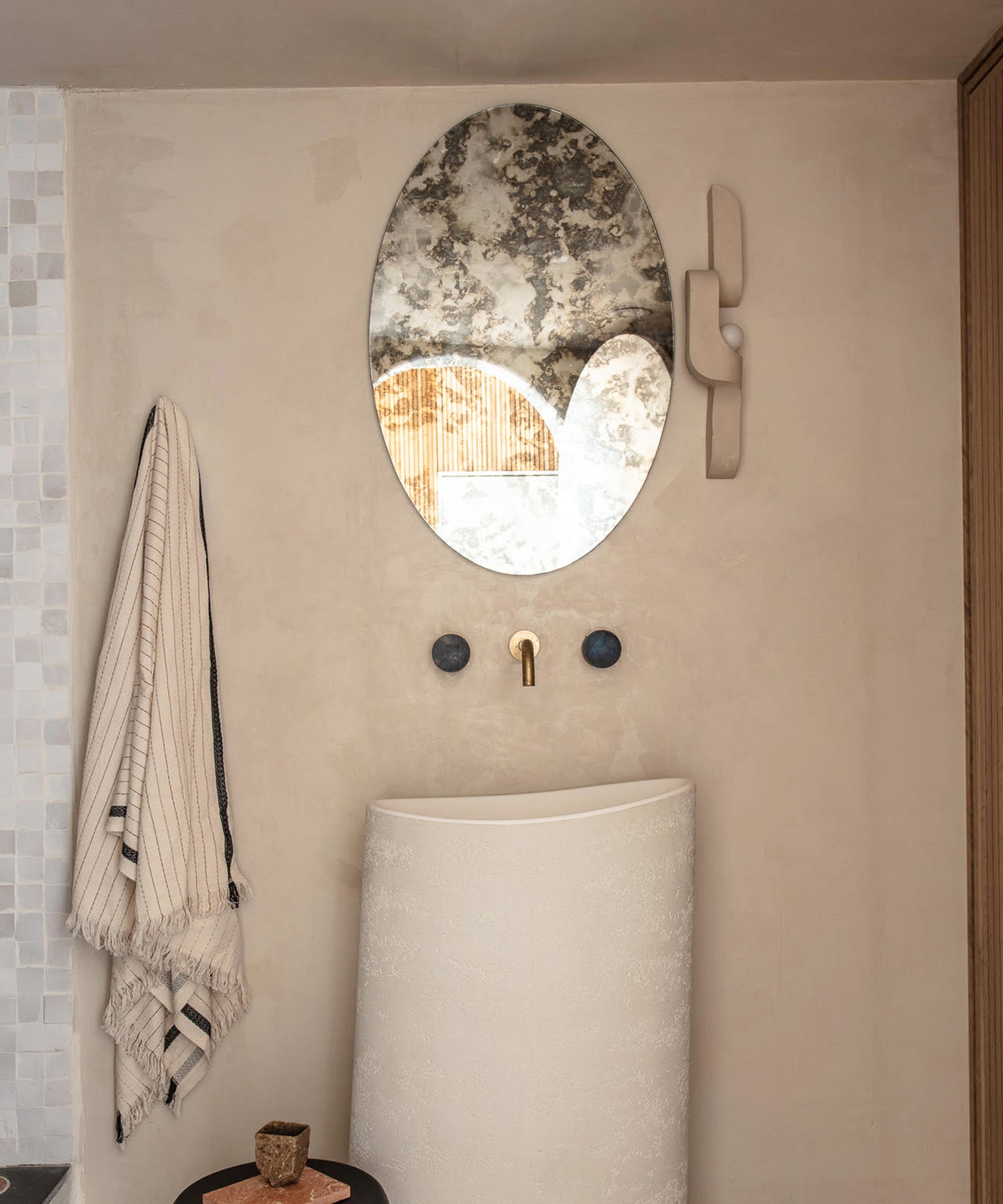 serpentine-wall-sconce-06