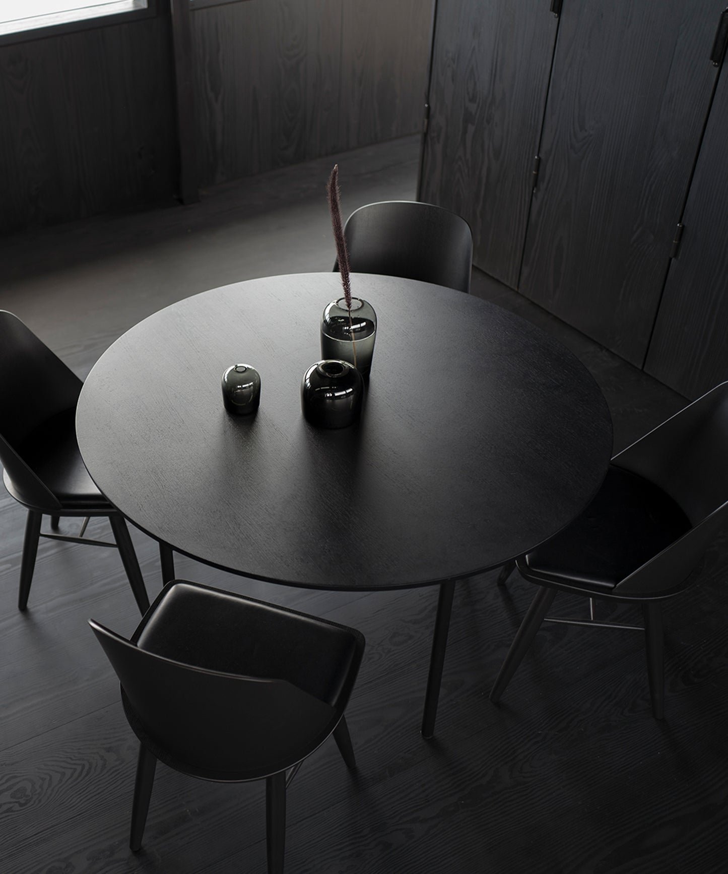 Snaregade Dining Table