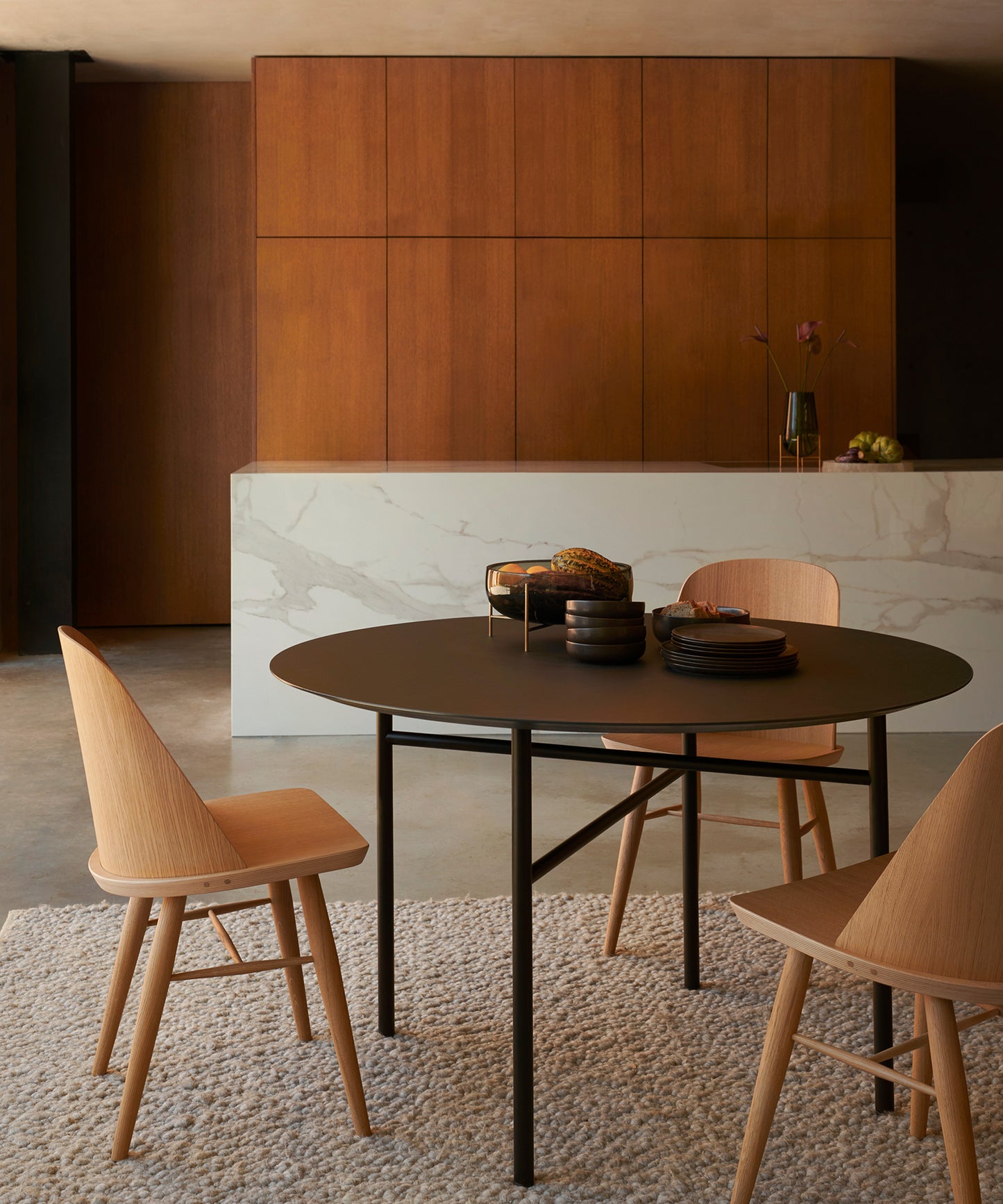 Snaregade Dining Table