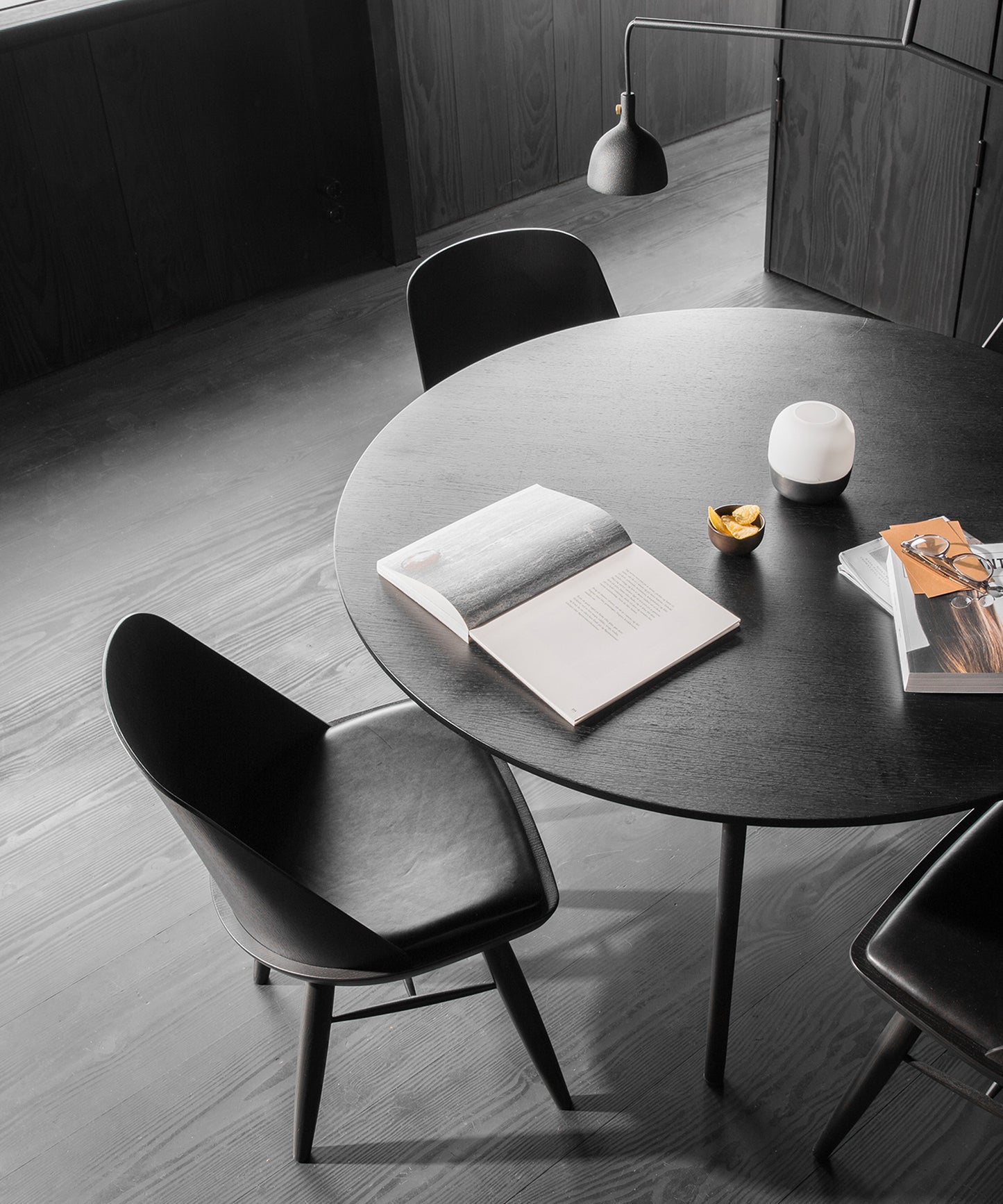 Snaregade Dining Table