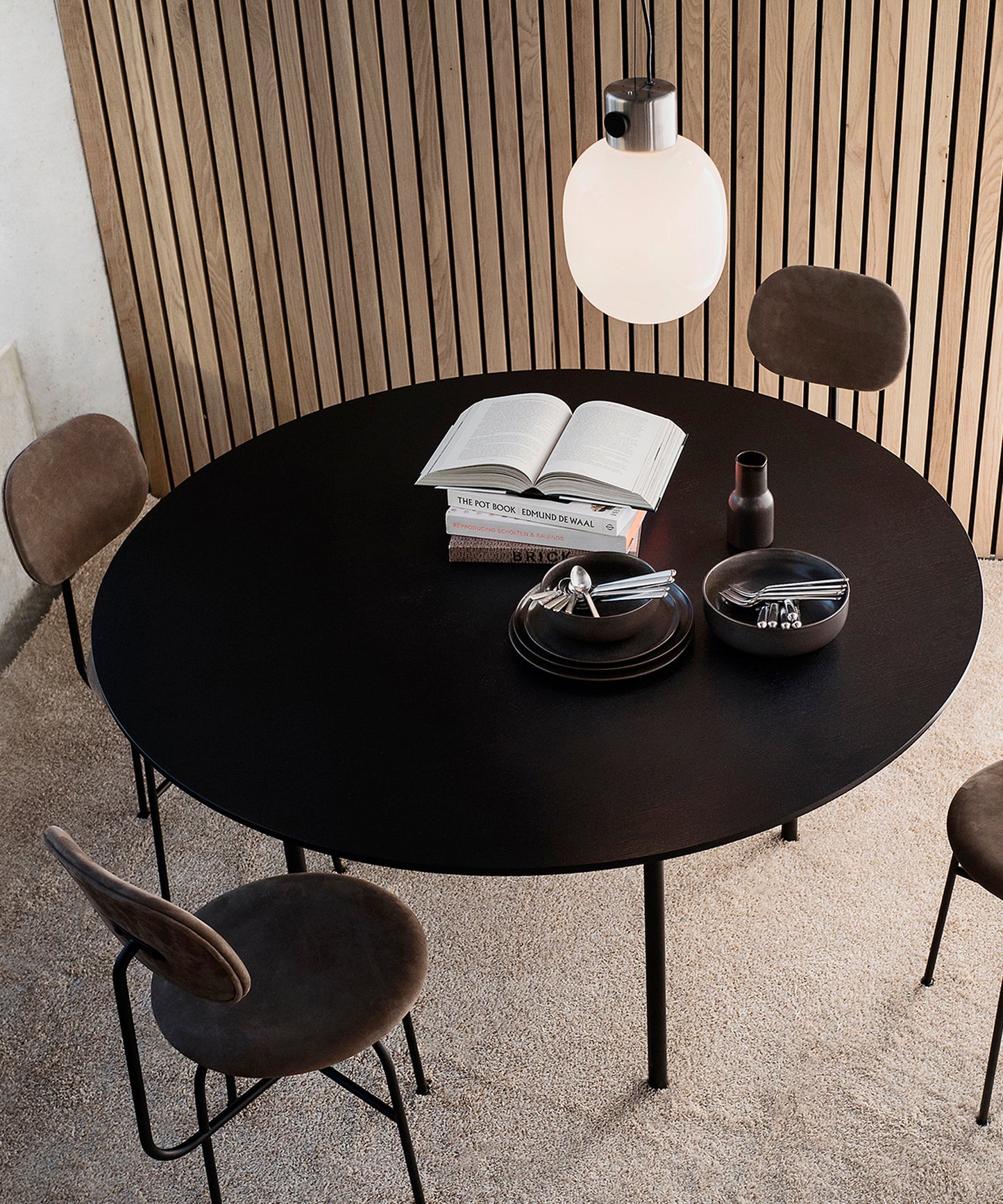 Snaregade Dining Table