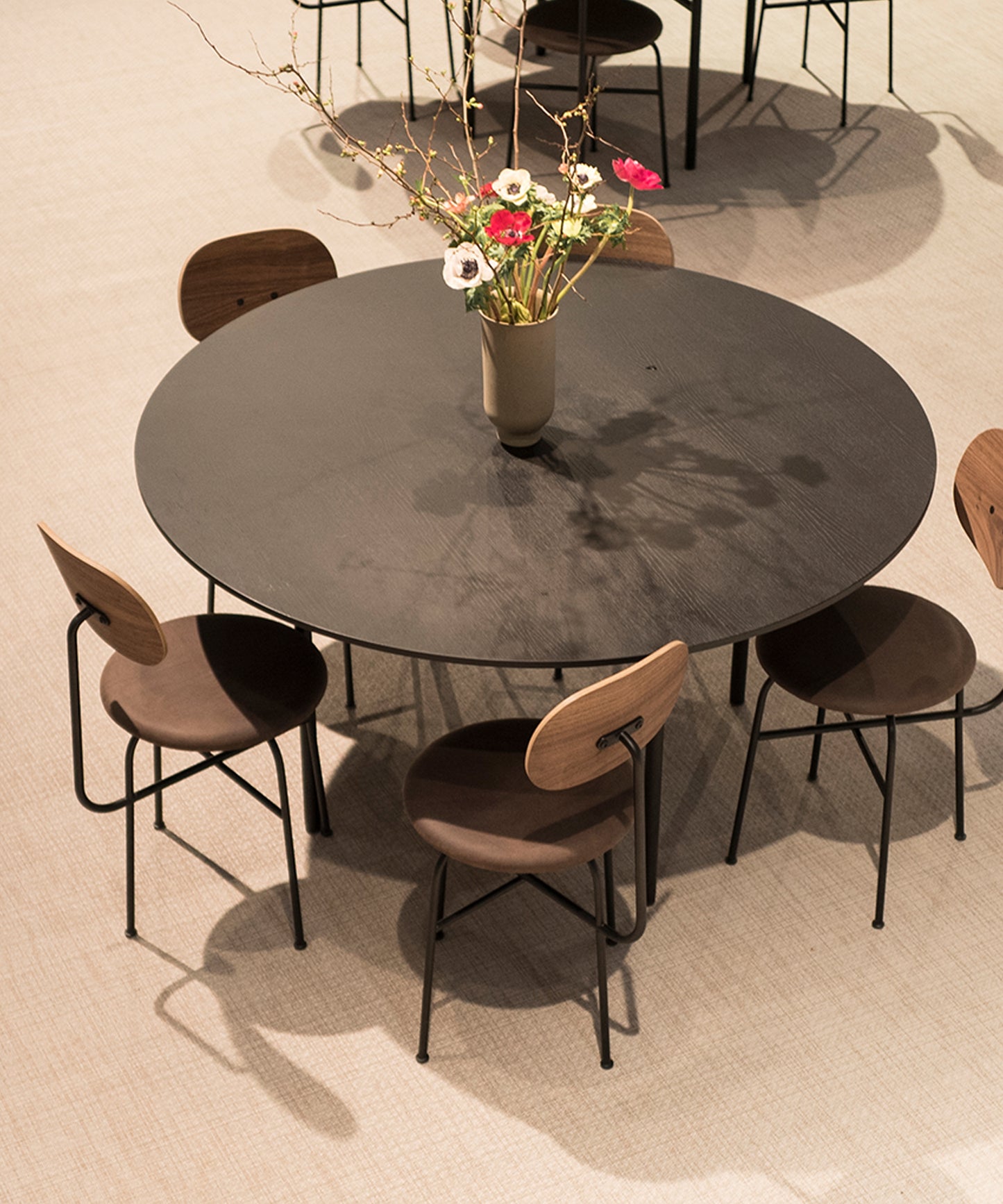 Snaregade Dining Table
