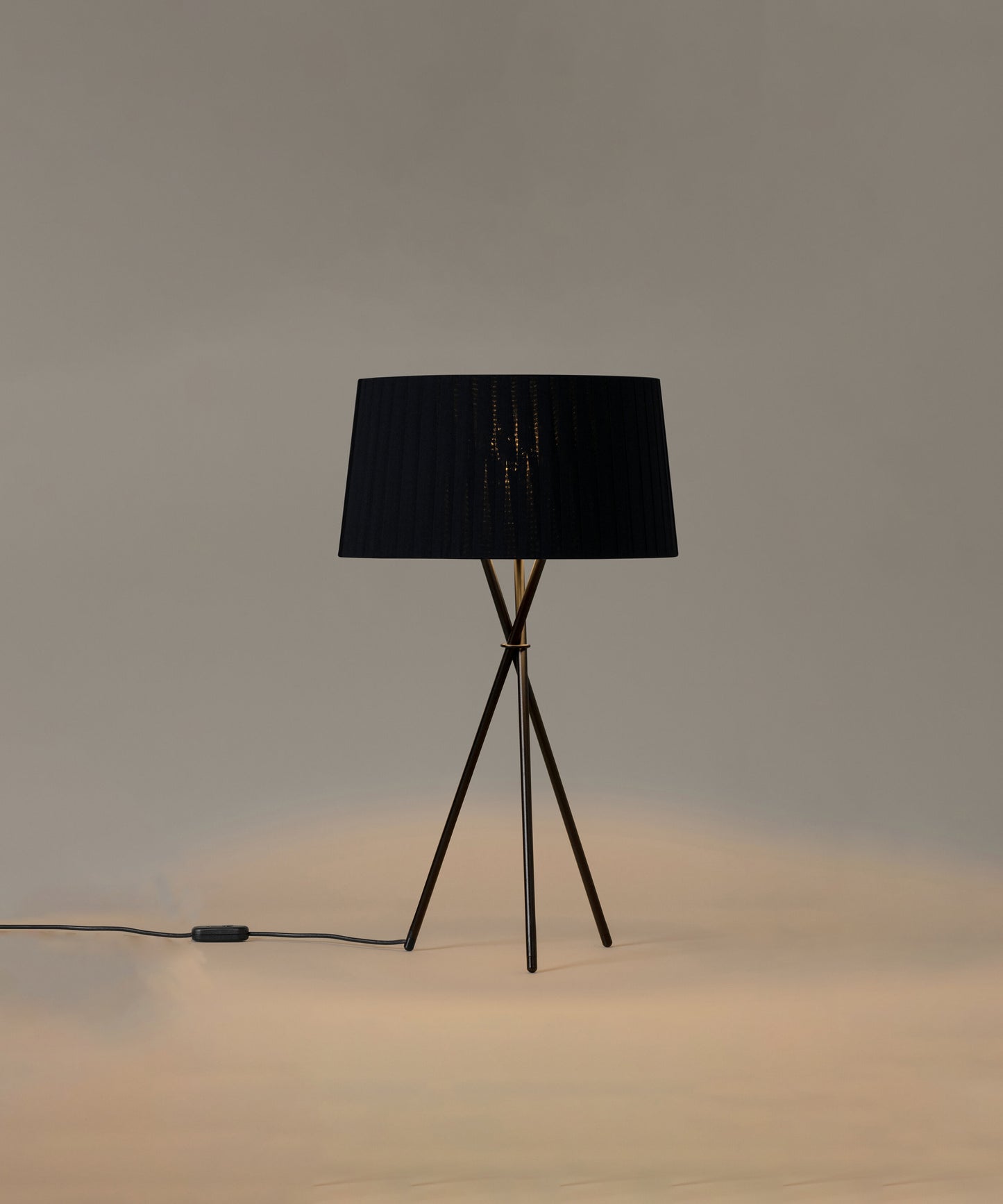 Tripode G6 Table Lamp