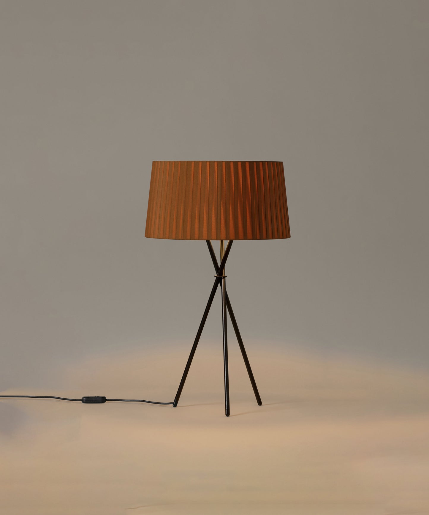 Tripode G6 Table Lamp