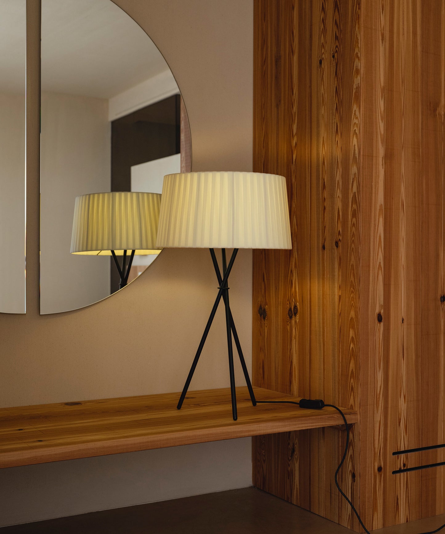 Tripode G6 Table Lamp