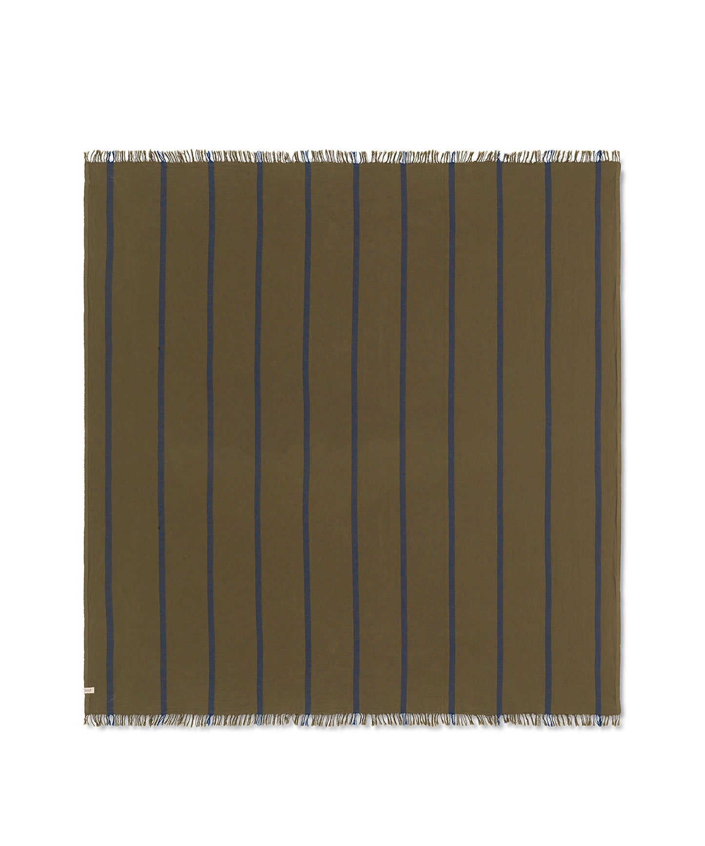 yard-picnic-blanket-1104265596