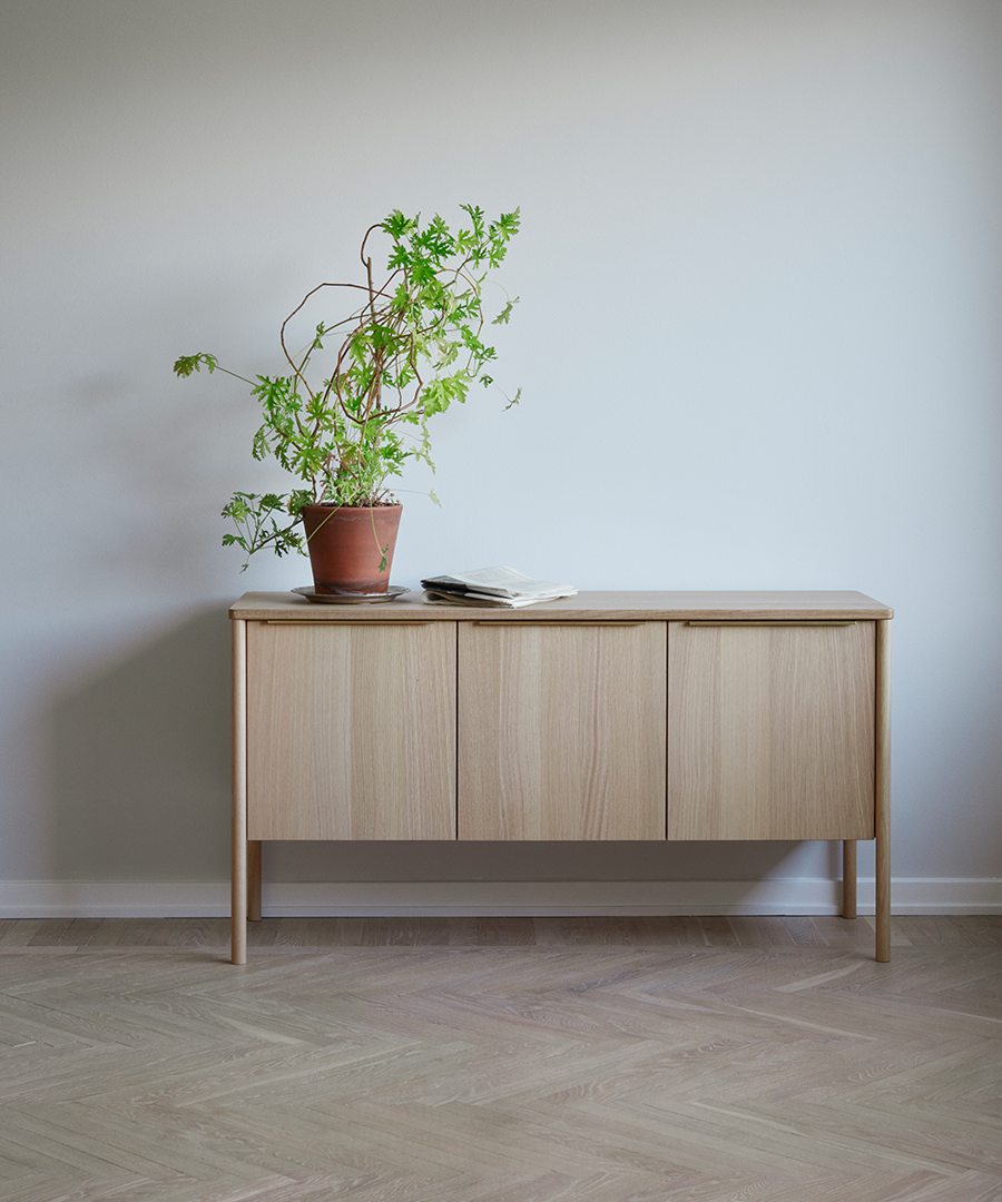 1090102JutCabinet_Oak_M