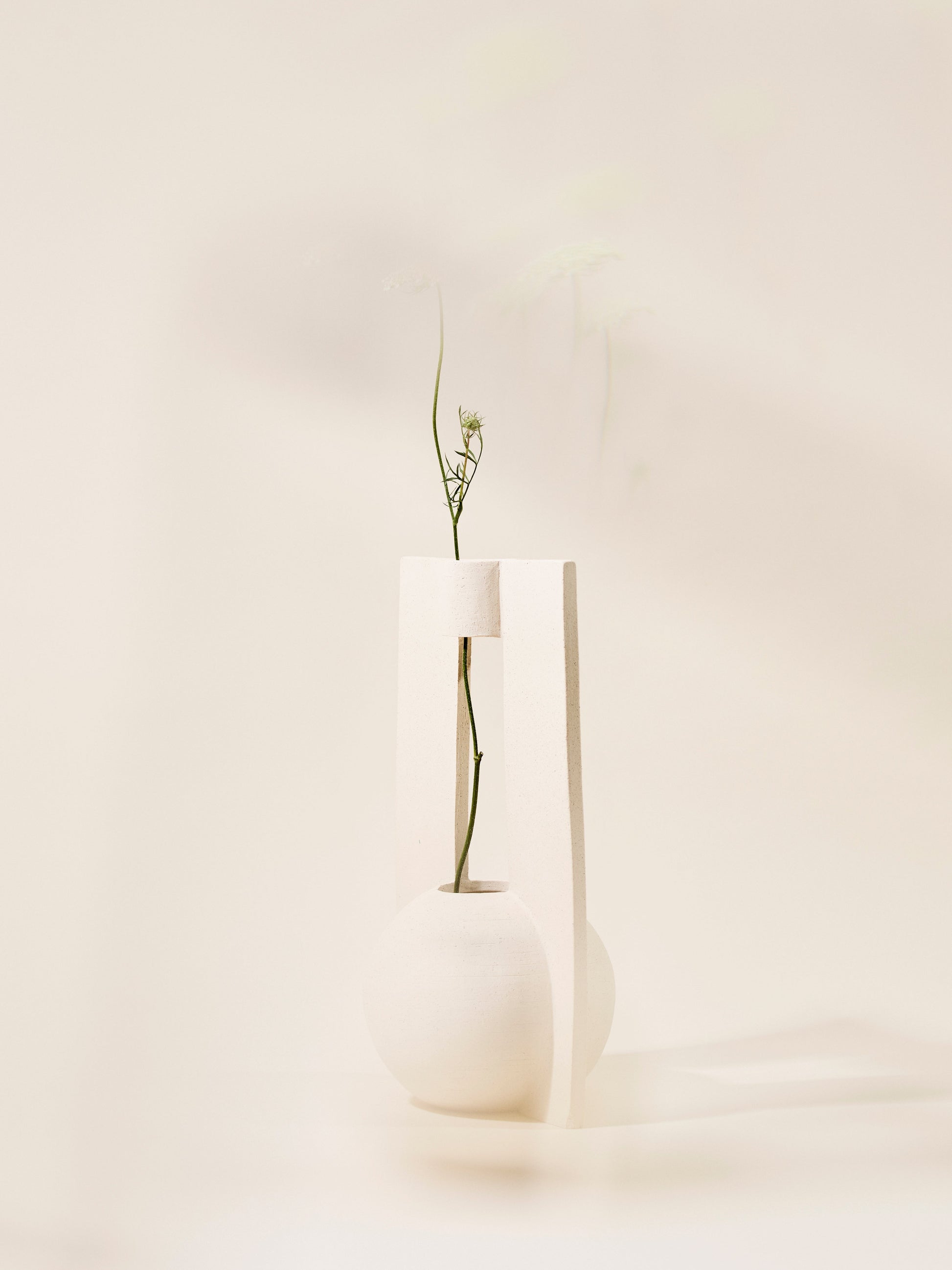 Echo-FarrahSit-Vase_c9a1e20d-4111-476a-a537-2ace80823796