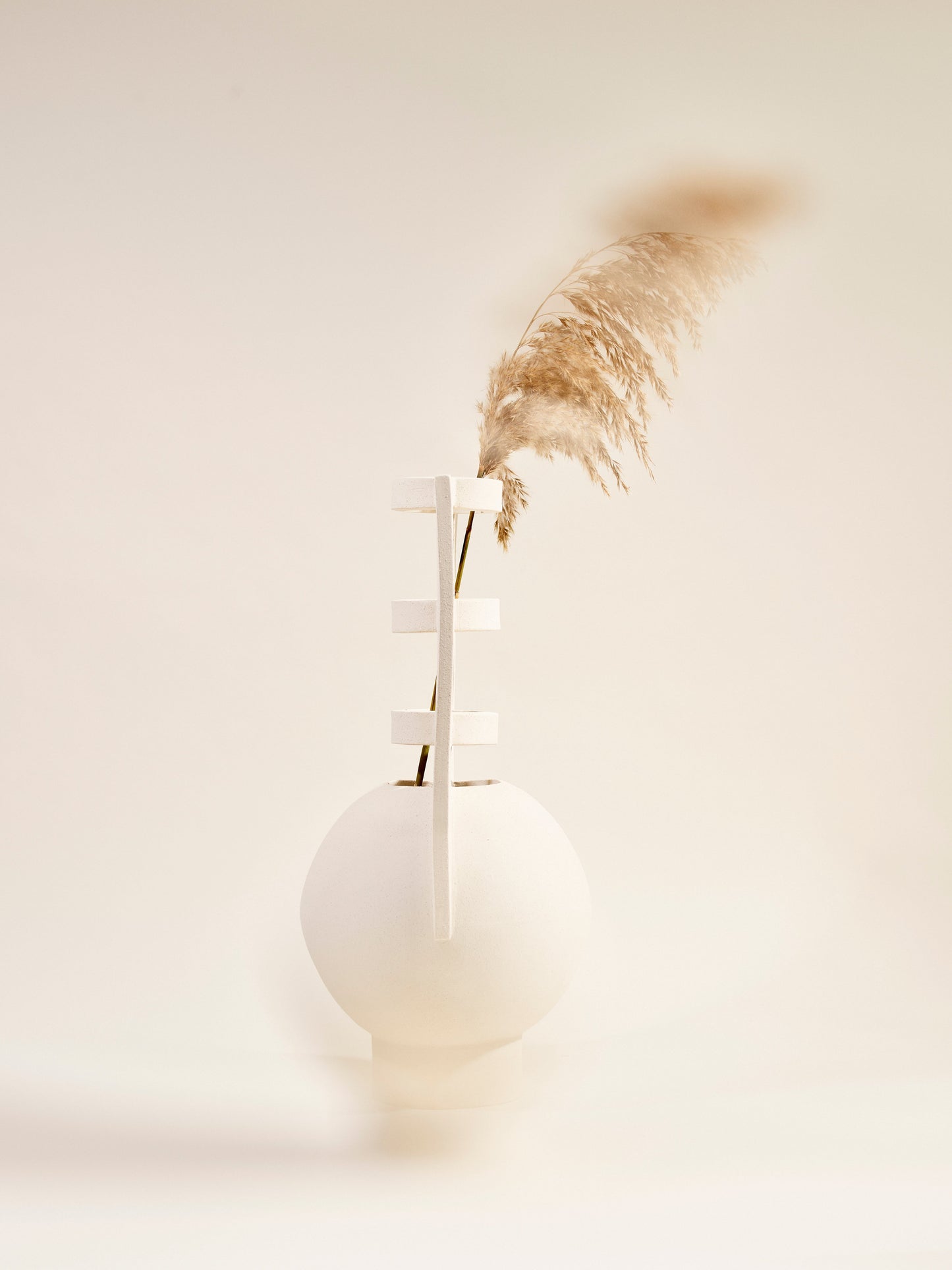 Light_Ladder-Single-Fin-Vase-1_f151c437-036f-4e86-88c2-27c6112dd23f