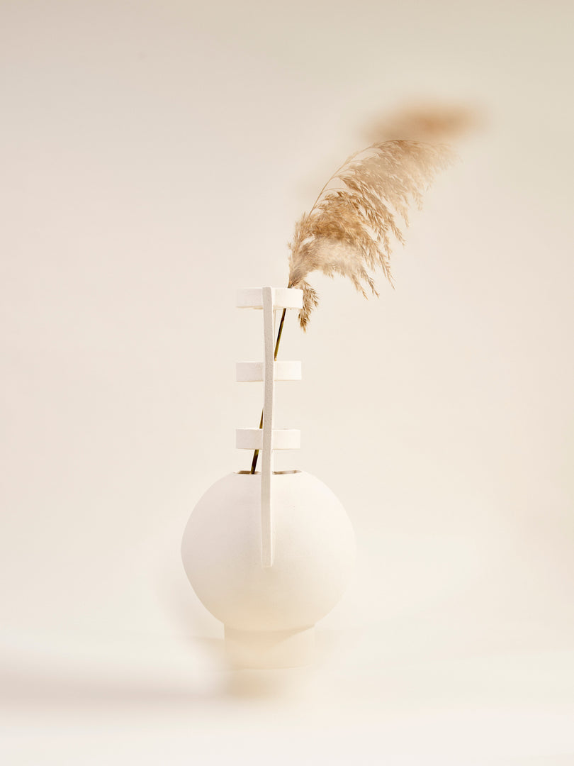 Light_Ladder-Single-Fin-Vase-1_f151c437-036f-4e86-88c2-27c6112dd23f