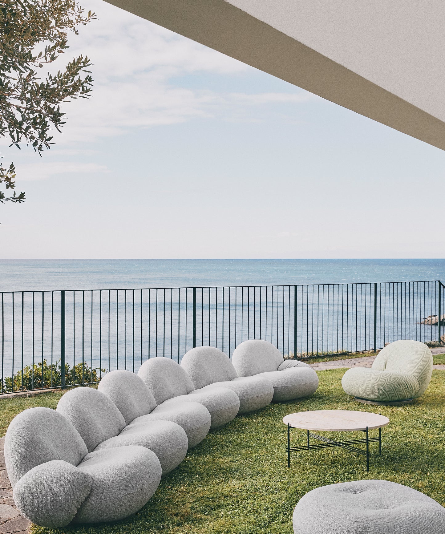 Pacha Outdoor Lounge Chair, Swivel