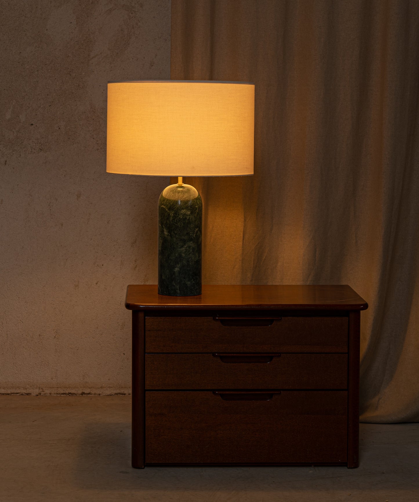 Pura Table Lamp
