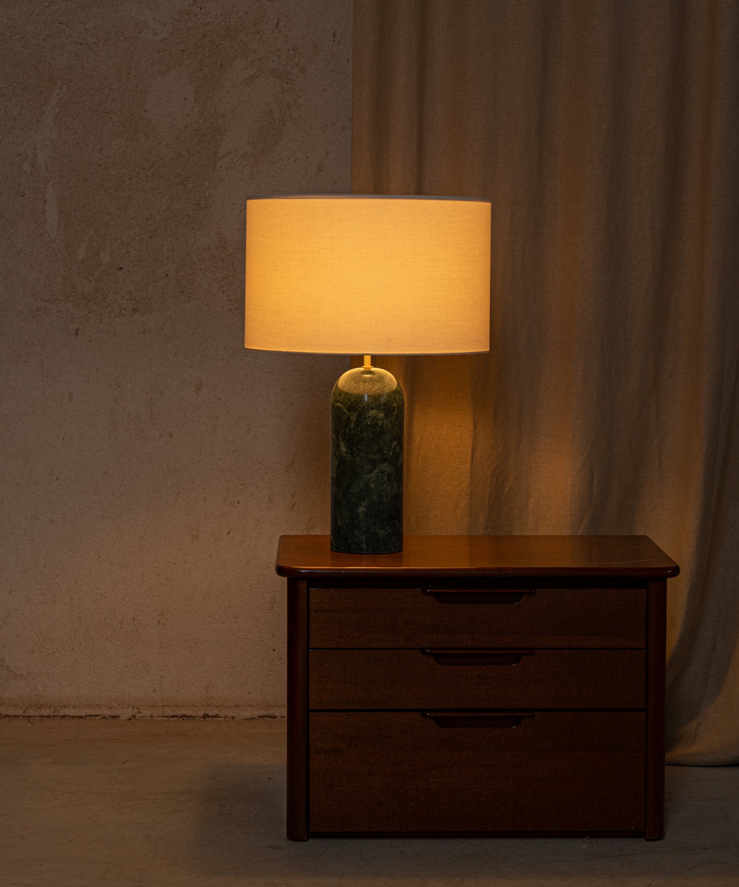 Pura Table Lamp
