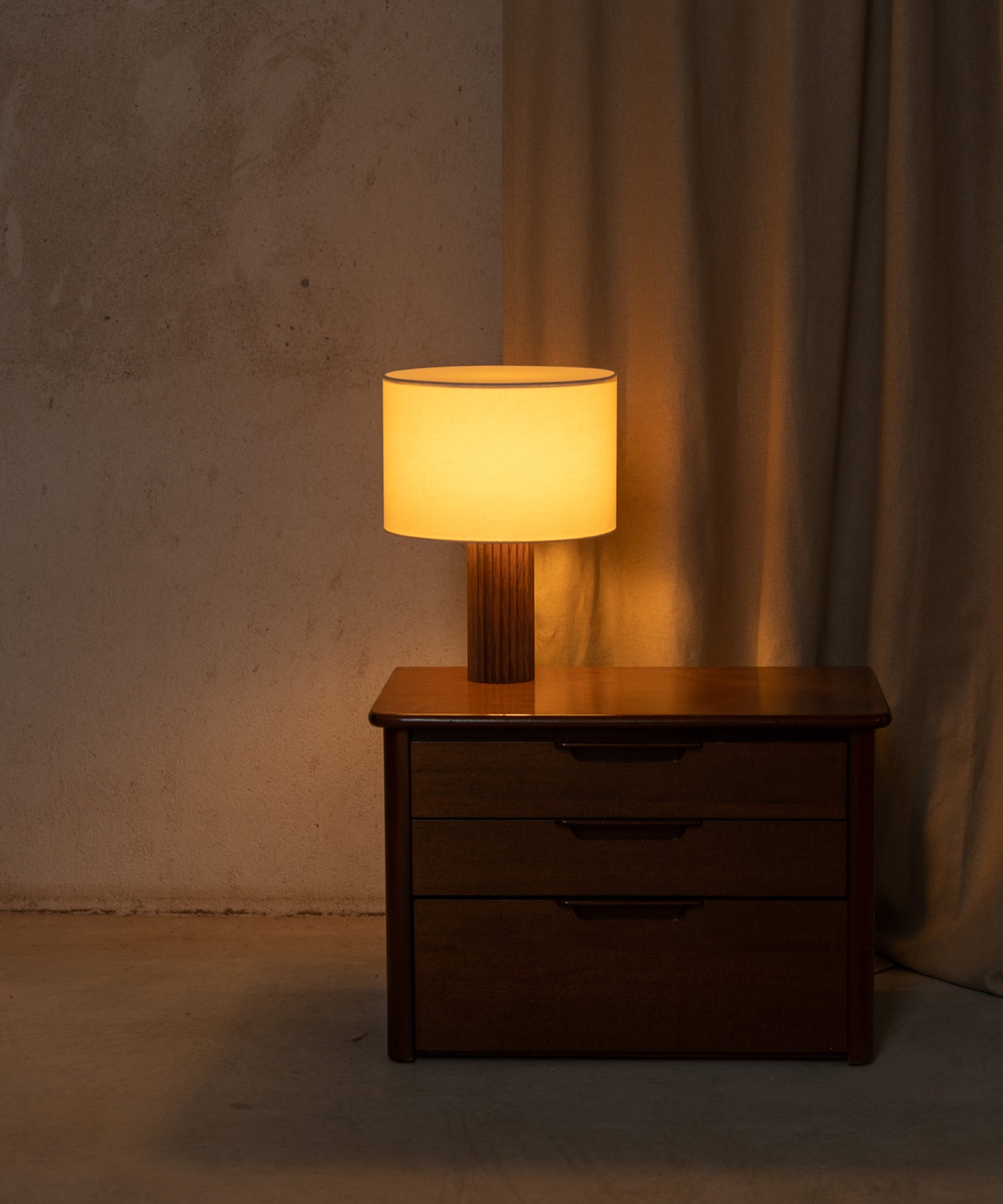 Flutita Table Lamp