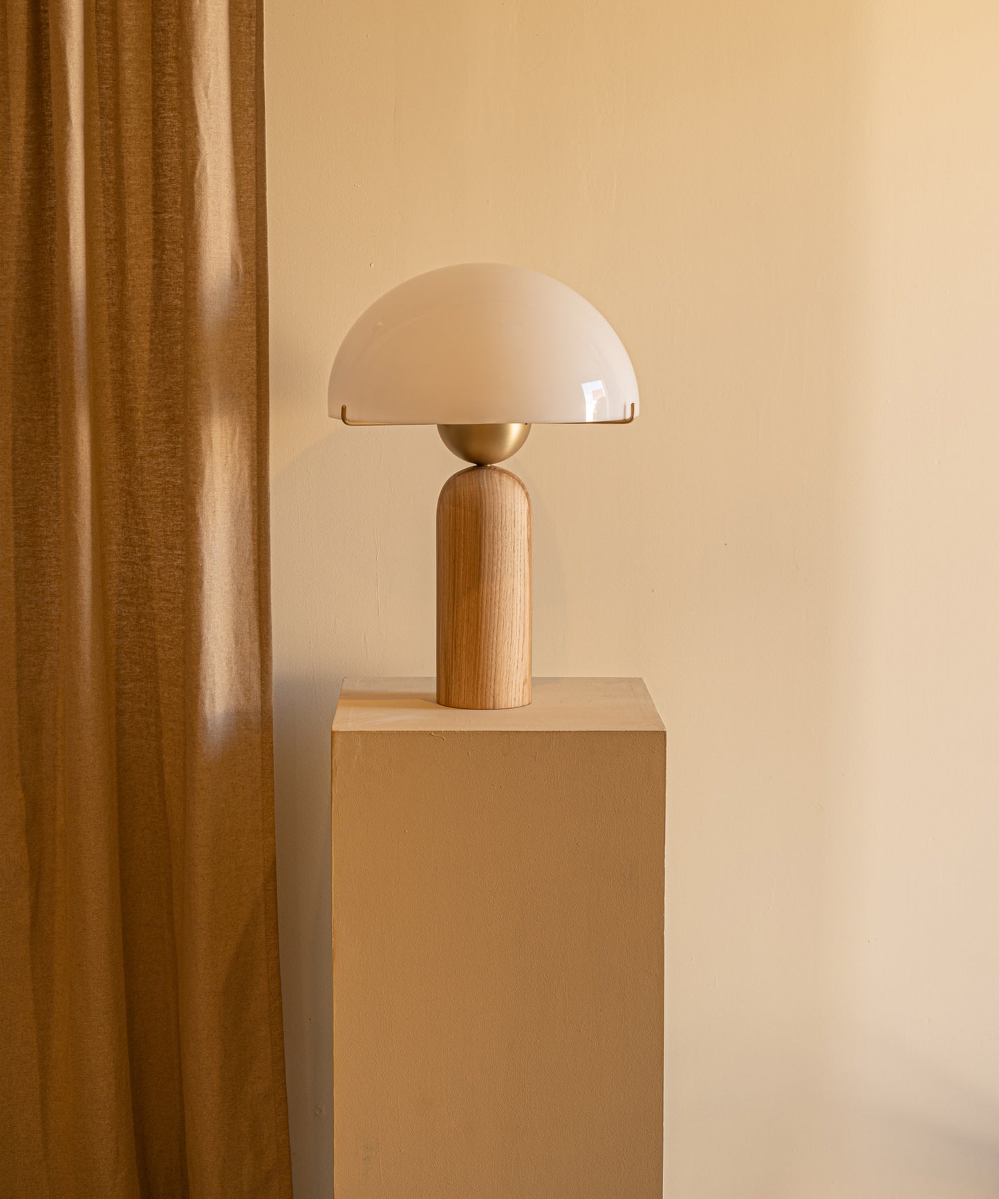 Peono Table Lamp