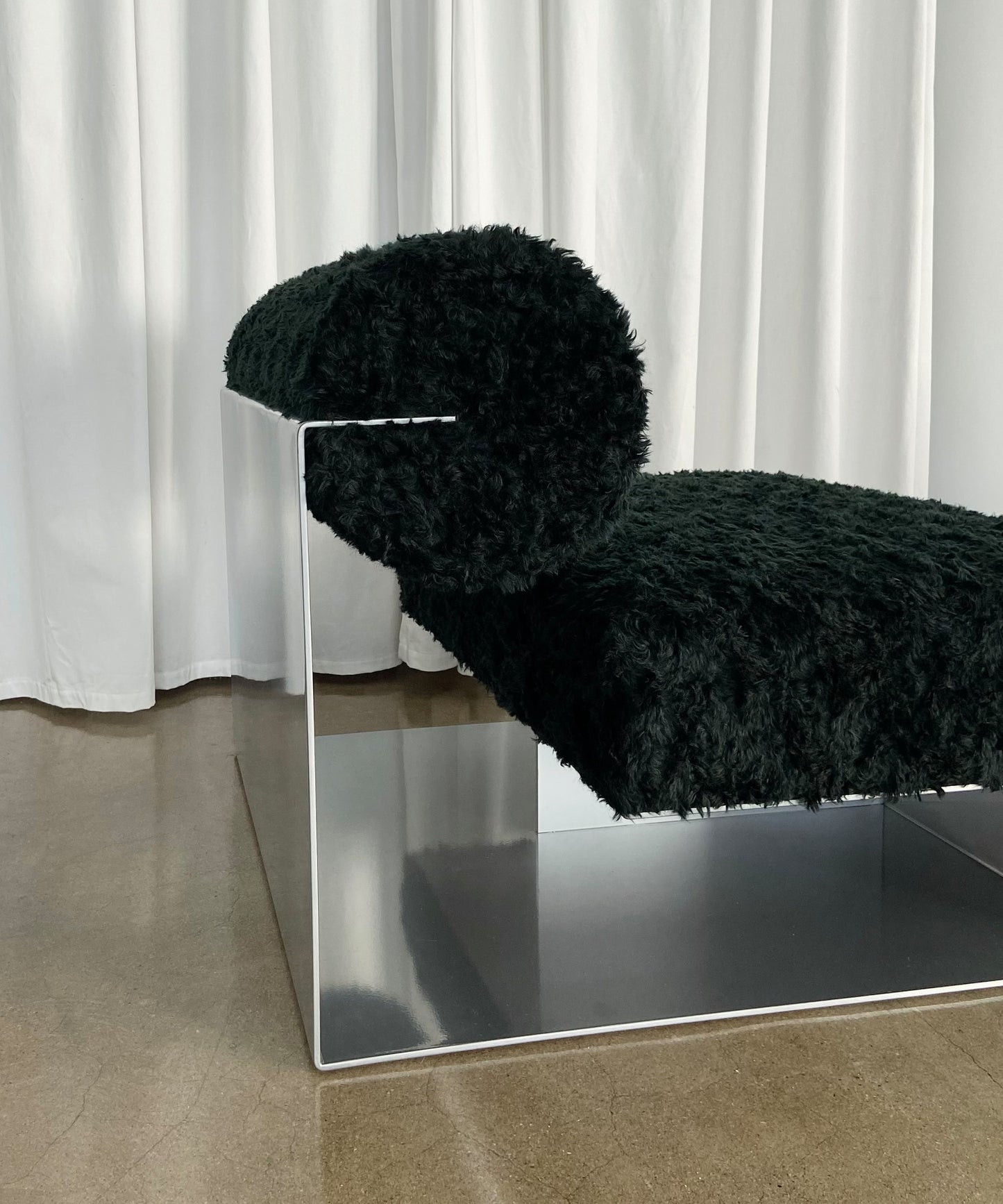 TRNK_Jialun_Xiong__0003_Folds_Sofa_Backrest_Details