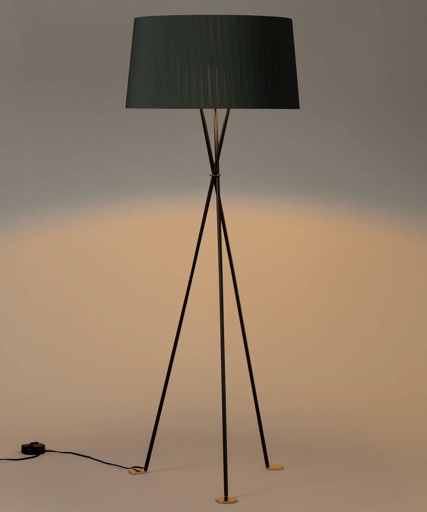 Tripode G5 Floor Lamp