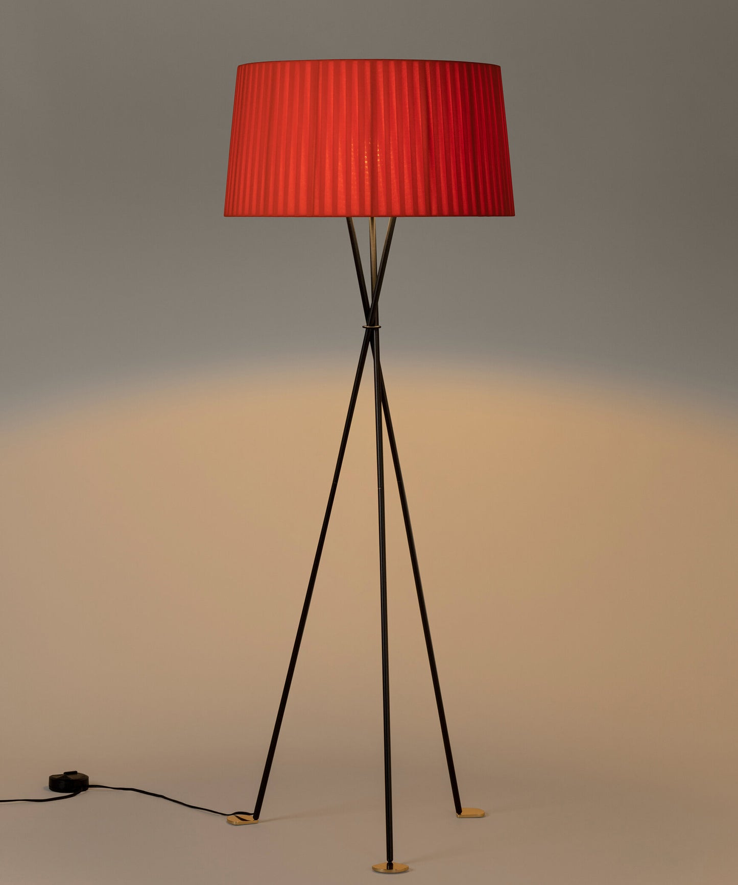 Tripode G5 Floor Lamp