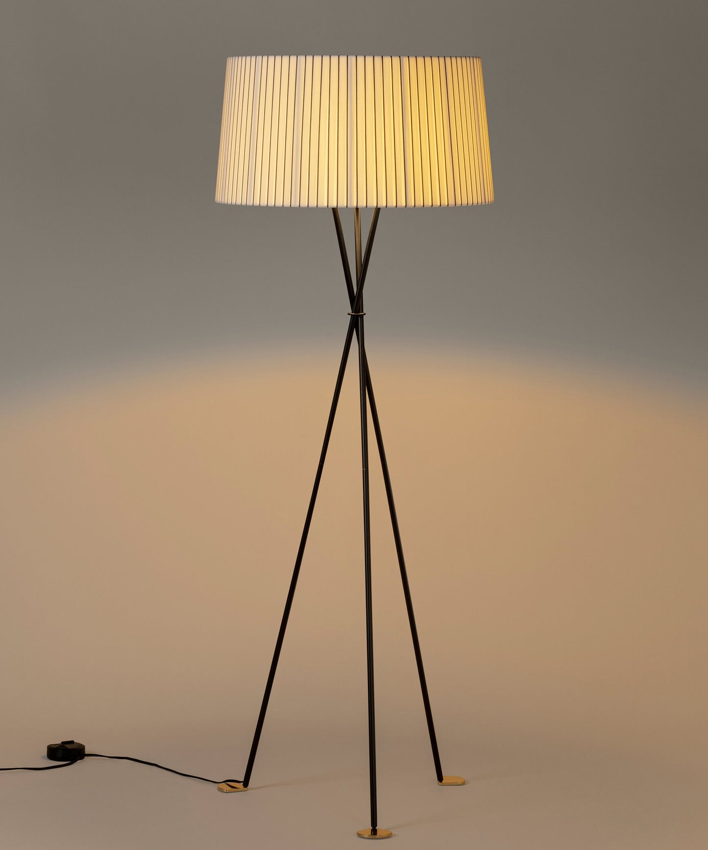 Tripode G5 Floor Lamp