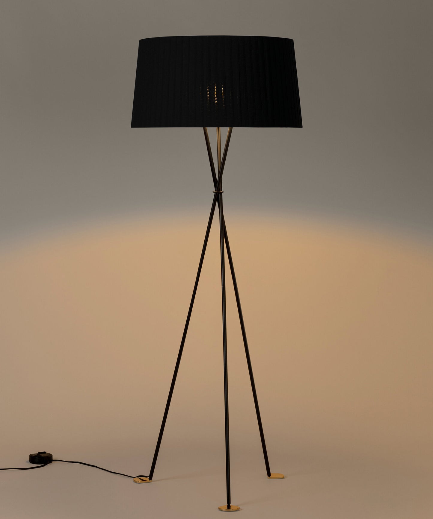 Tripode G5 Floor Lamp