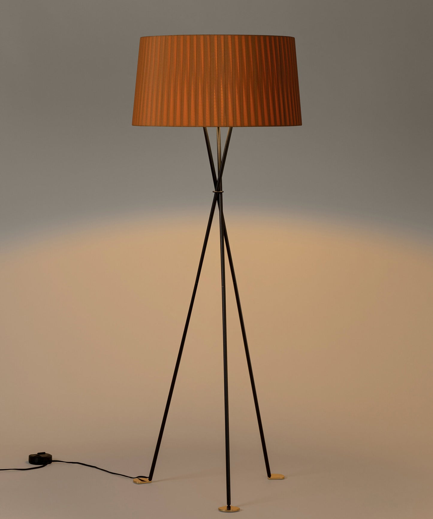 Tripode G5 Floor Lamp