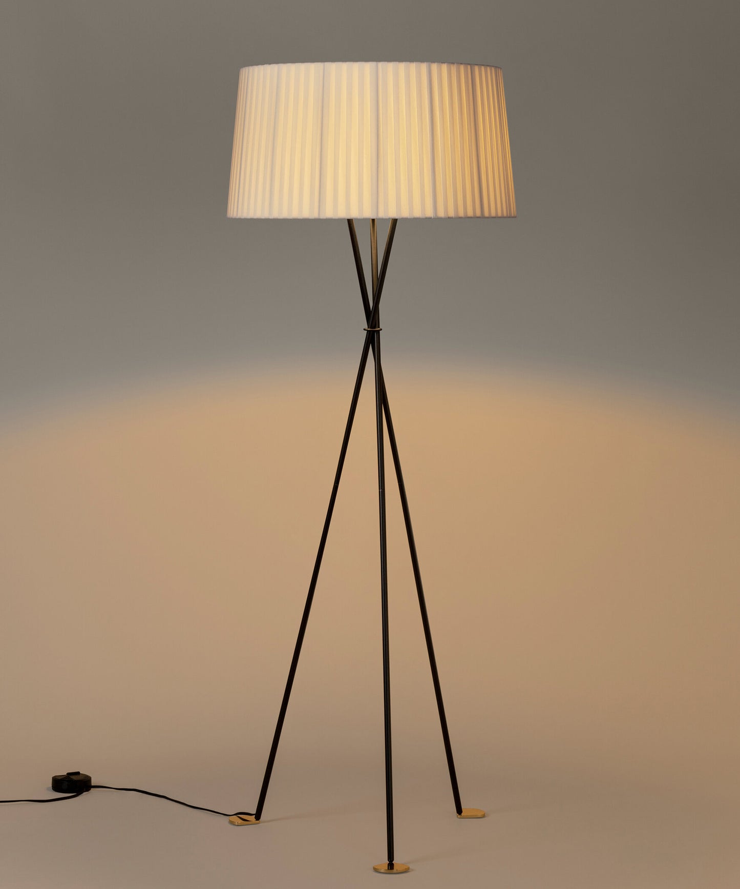 Tripode G5 Floor Lamp