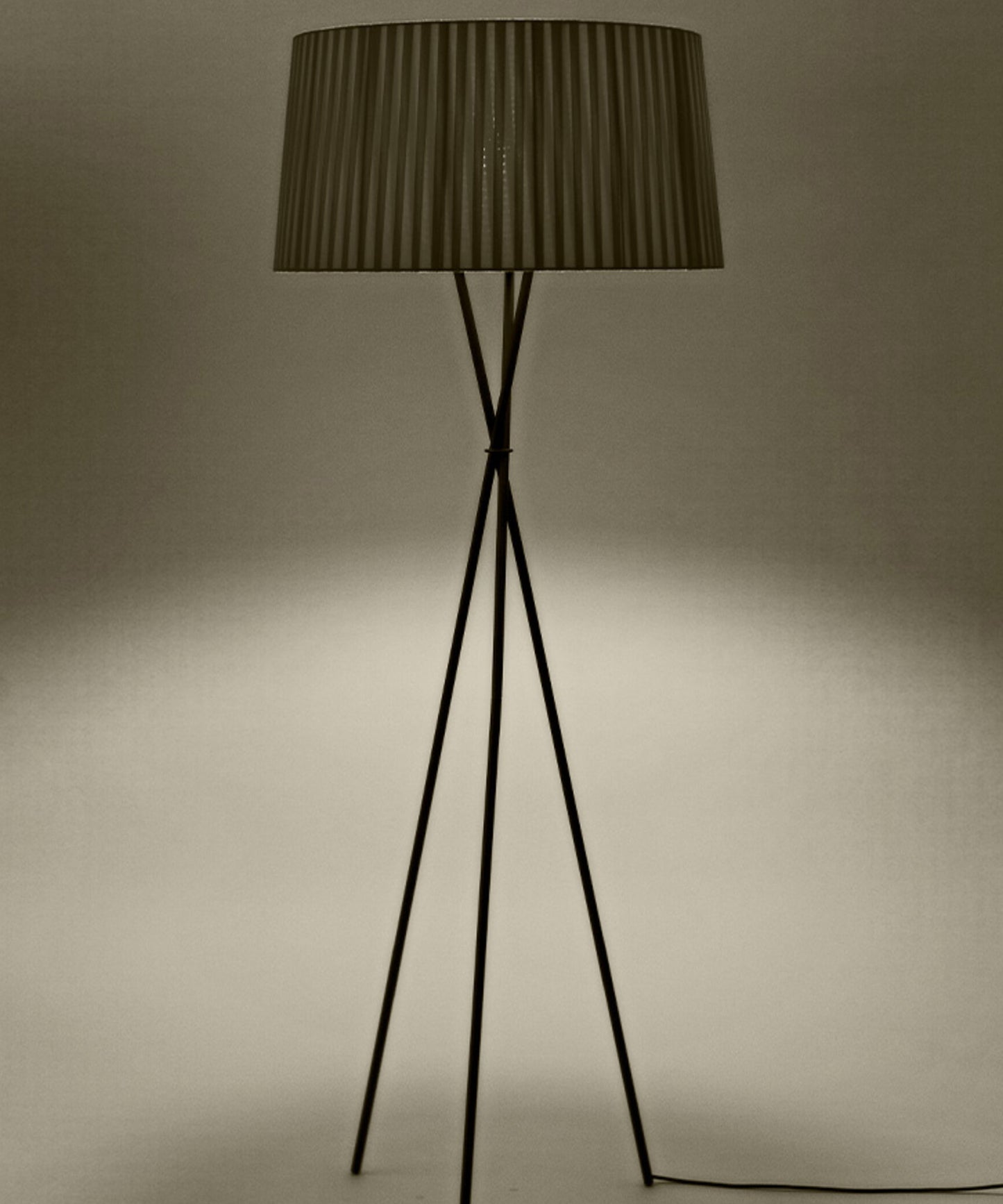 Tripode G5 Floor Lamp